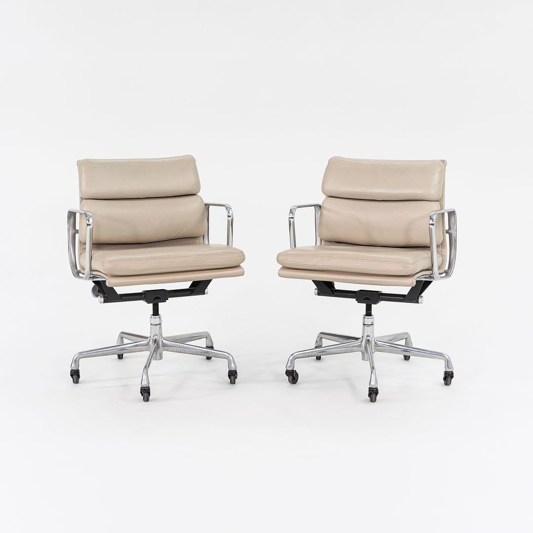 2006 Herman Miller Eames Soft Pad Management Desk Chair in Beige Leather In Good Condition In Philadelphia, PA