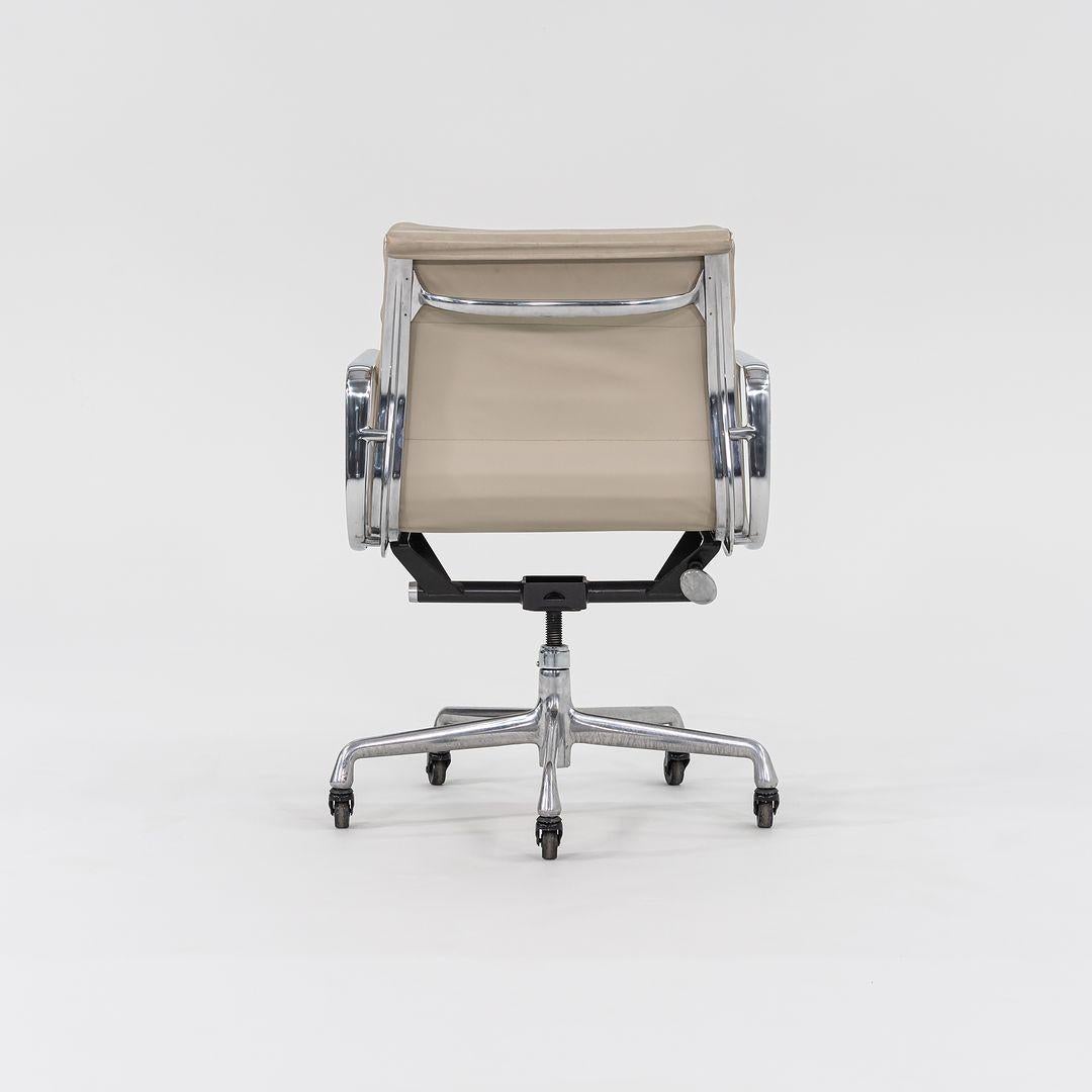 2006 Herman Miller Eames Soft Pad Management Desk Chair in Beige Leather 1