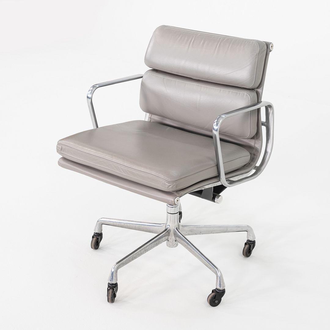 2006 Herman Miller Eames Soft Pad Management-Schreibtischstuhl aus grauem Leder im Angebot 5