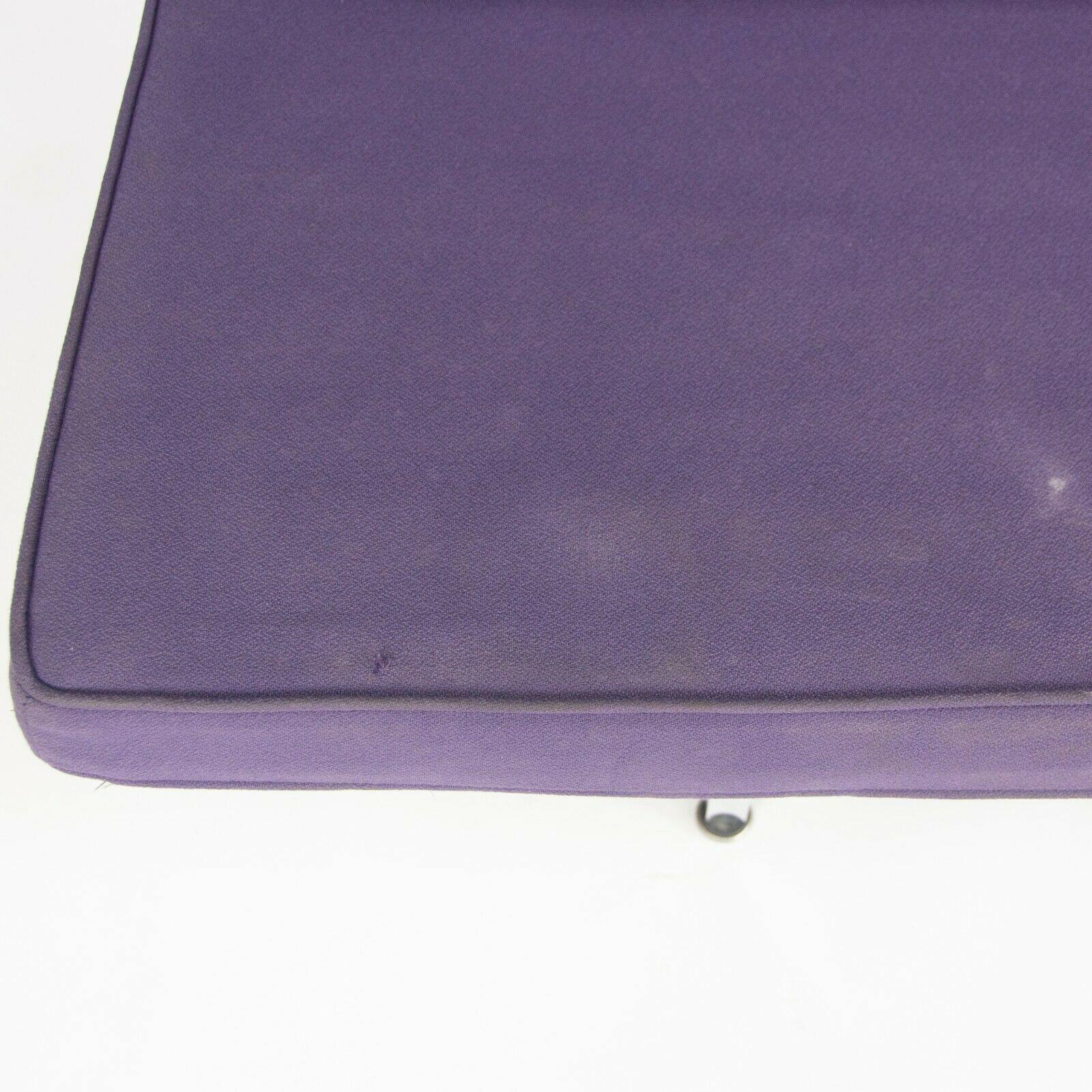 2006 Herman Miller Ray and Charles Eames Sofa Compact Tappezzato in tessuto viola in vendita 1