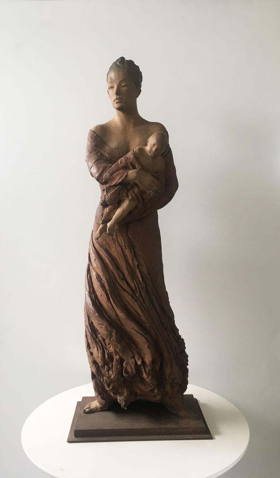 Il s'agit d'une sculpture en bronze intense créée par l'artiste italien Ugo Riva, en 2006. Bronze à la cire perdue sur socle en fer.
Le titre de cette œuvre est 