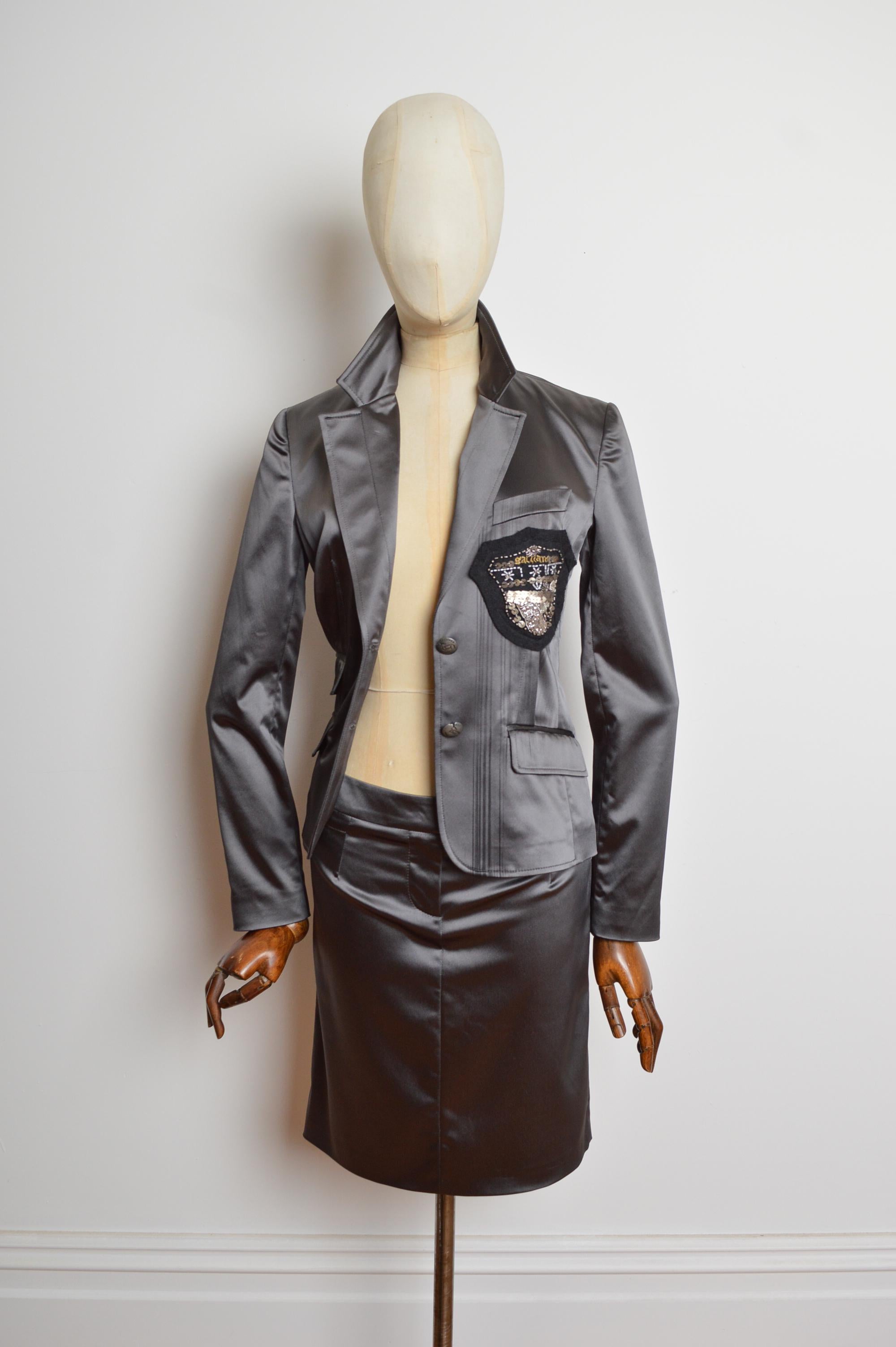 2006 John Galliano Vintage Gun Metal Grey Satin School Blazer & Rock Set Anzug im Angebot 8
