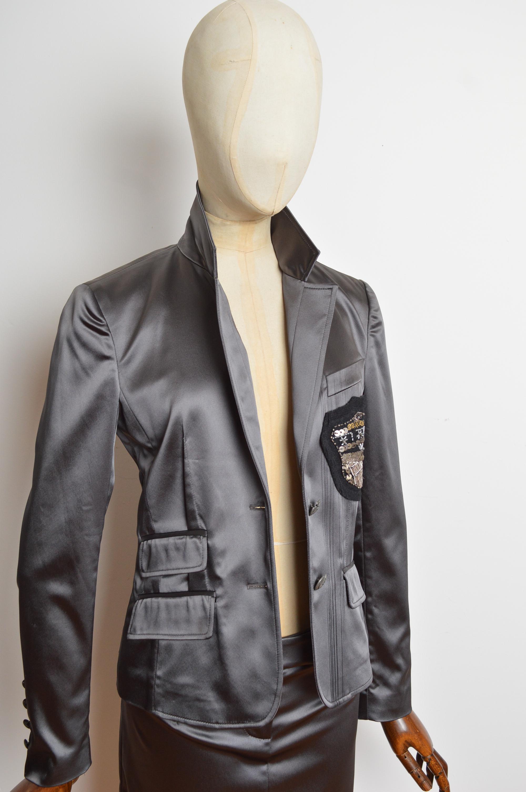 2006 John Galliano Vintage Gun Metal Grey Satin School Blazer & Rock Set Anzug im Angebot 10