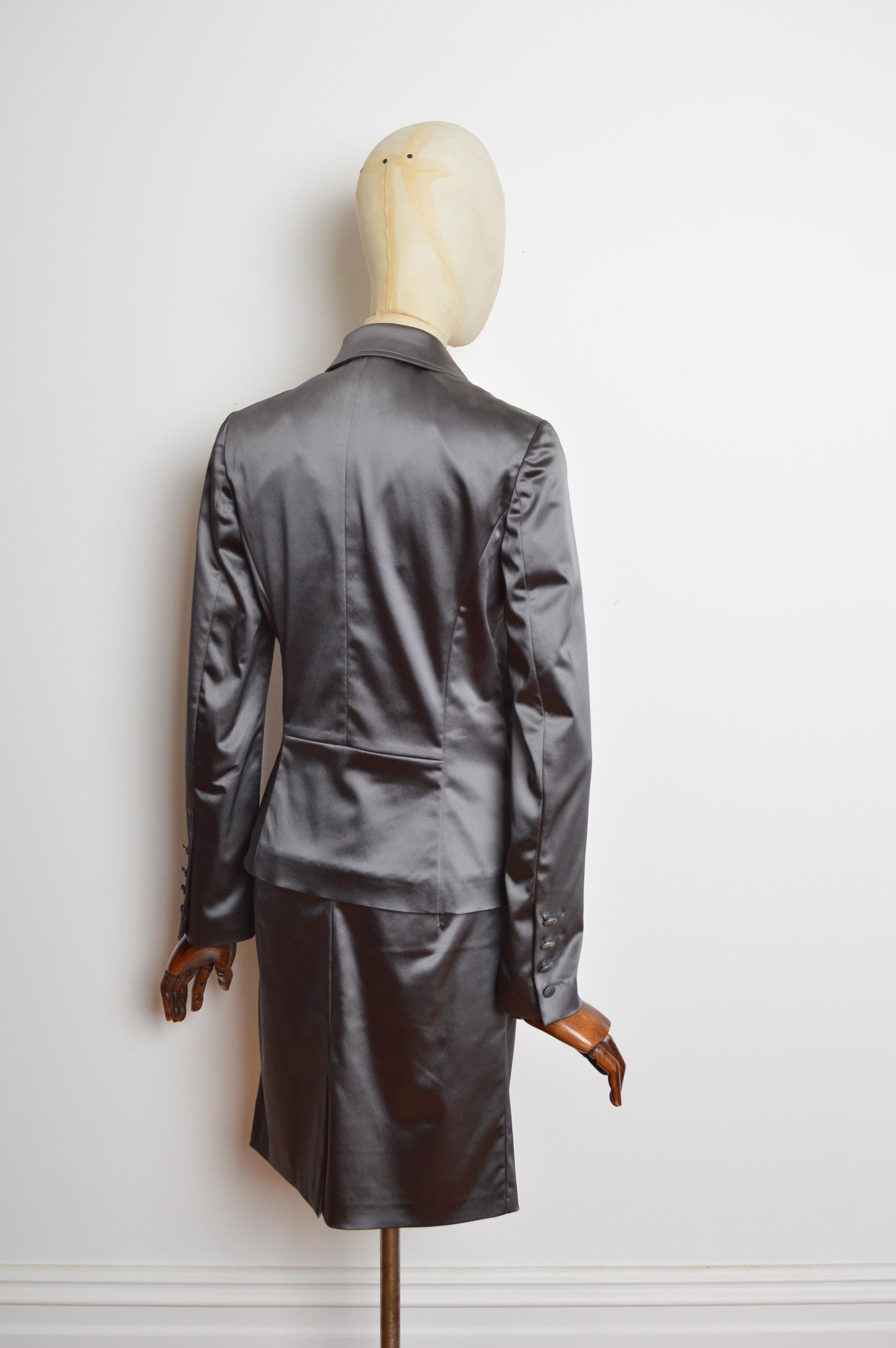 2006 John Galliano Vintage Gun Metal Grey Satin School Blazer & Rock Set Anzug im Angebot 12