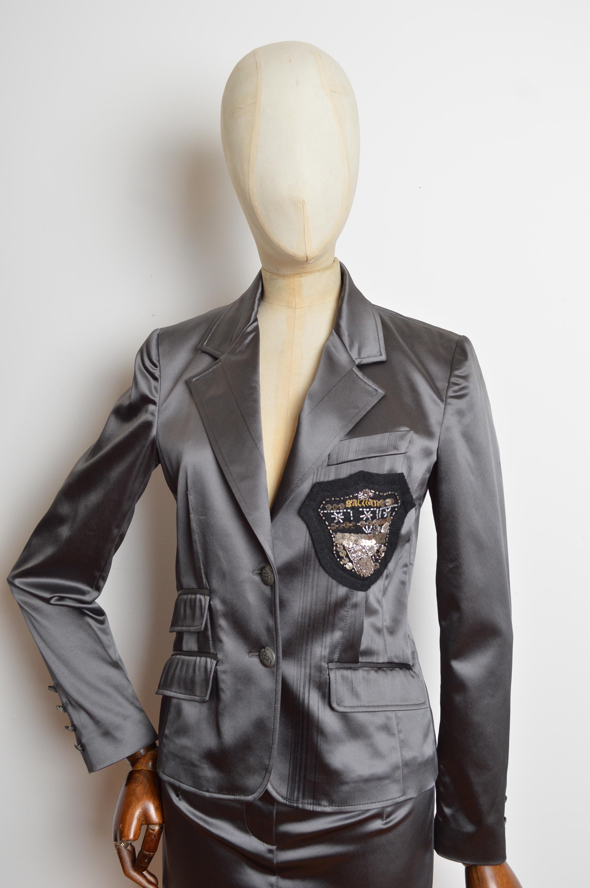 2006 John Galliano Vintage Gun Metal Grey Satin School Blazer & Rock Set Anzug im Angebot 1