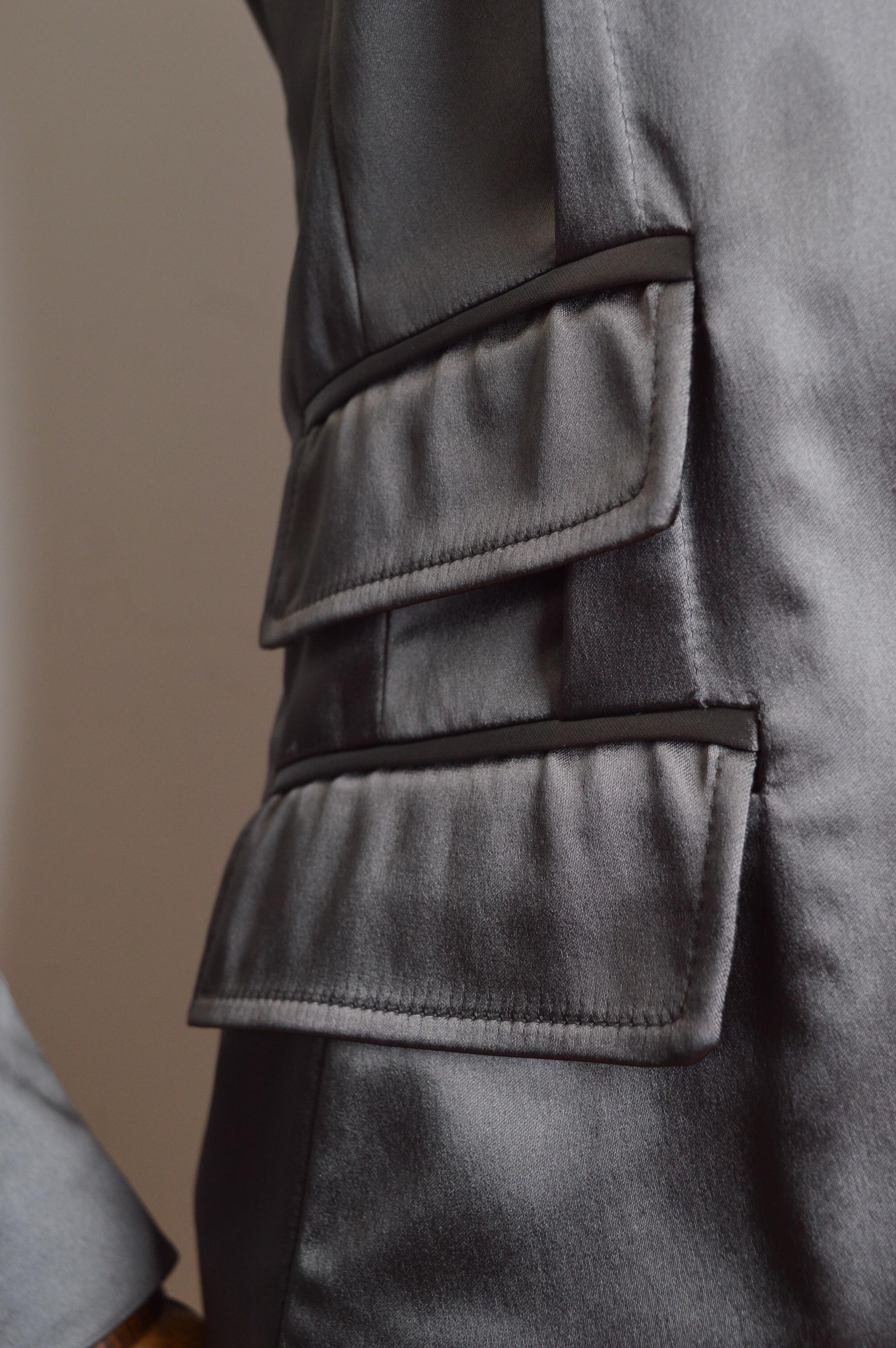 2006 John Galliano Vintage Gun Metal Grey Satin School Blazer & Rock Set Anzug im Angebot 4