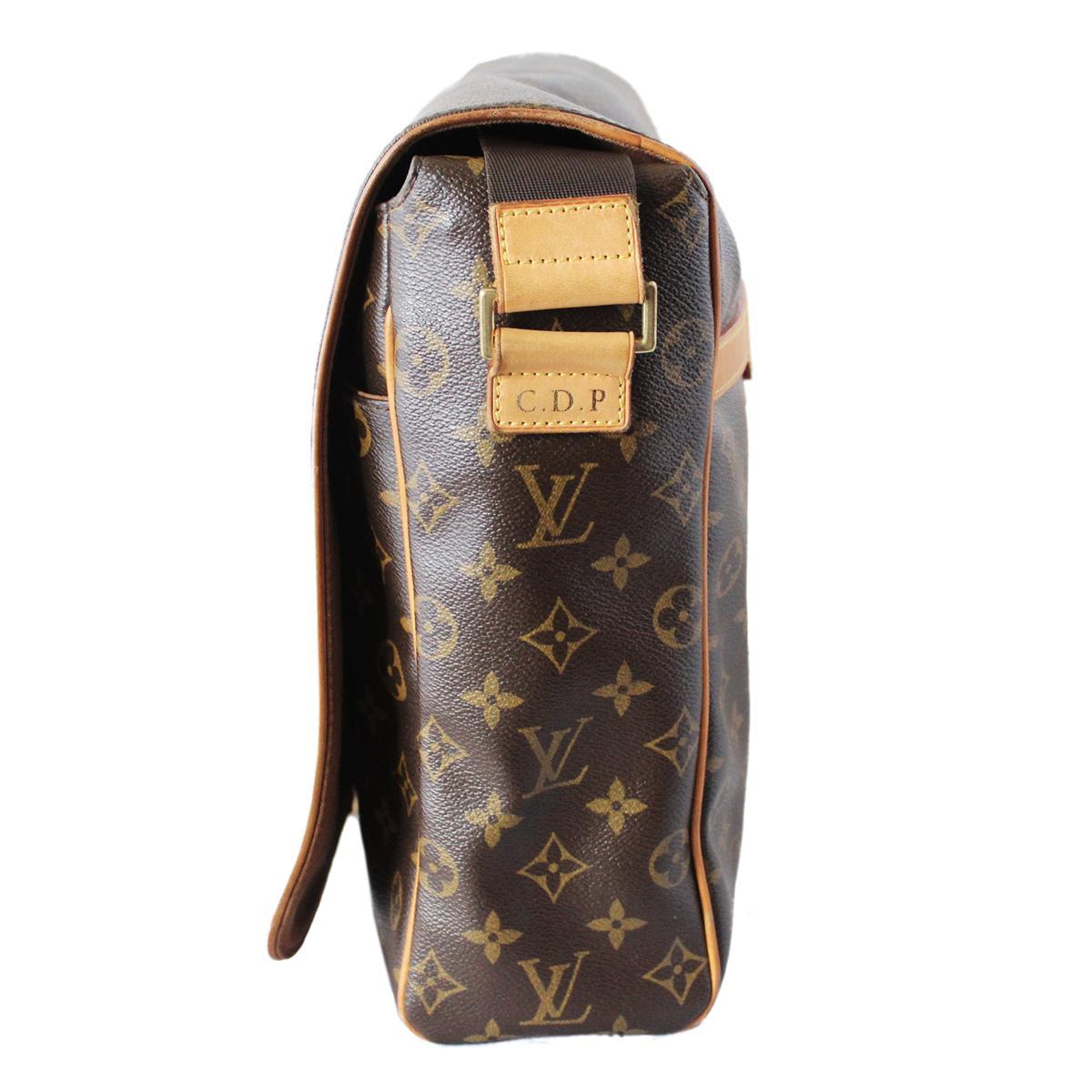 Beautiful and chic LV messenger bag
Year 2006
Monogram canvas
Extensible strap
Three external pockets
Two internal pockets and phone holder
Cm 36 x 30 x 10 (14.1 x 11.8 x 3.93 inches)
Original price  € 1720
Signed with CDP letters
Worldwide express