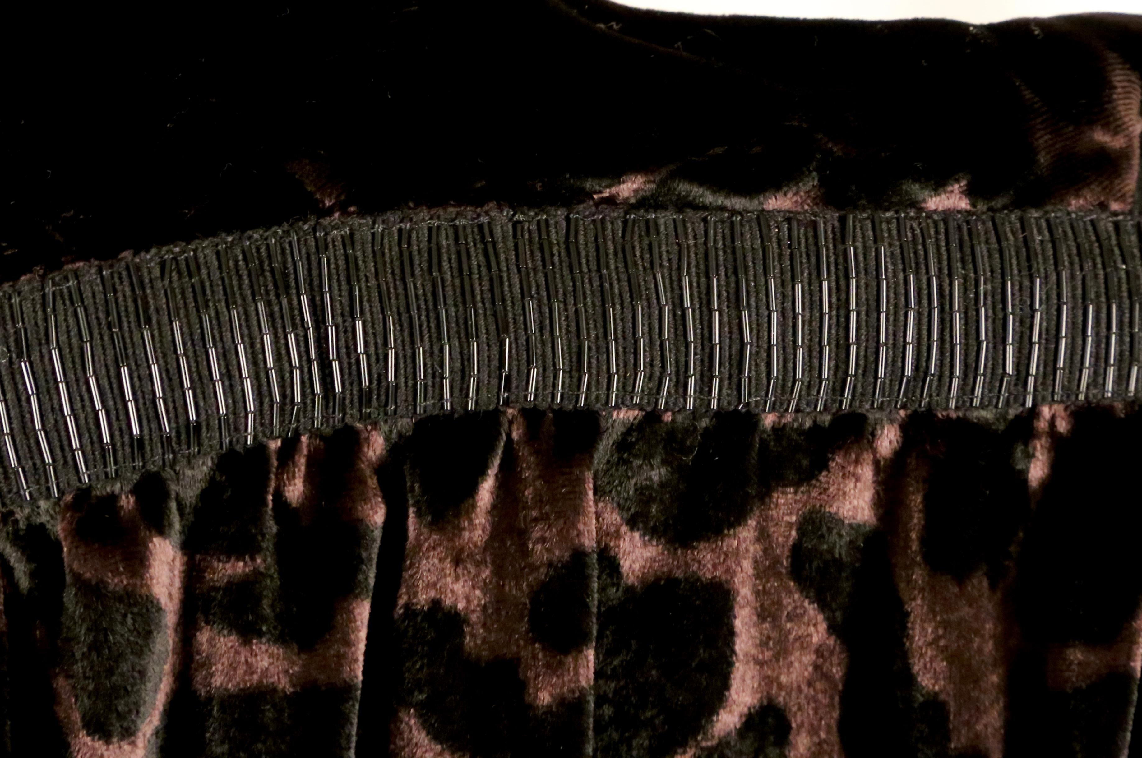 MARC JACOBS Robe de défilé en soie imprimée léopard avec perles, 2006  Pour femmes en vente