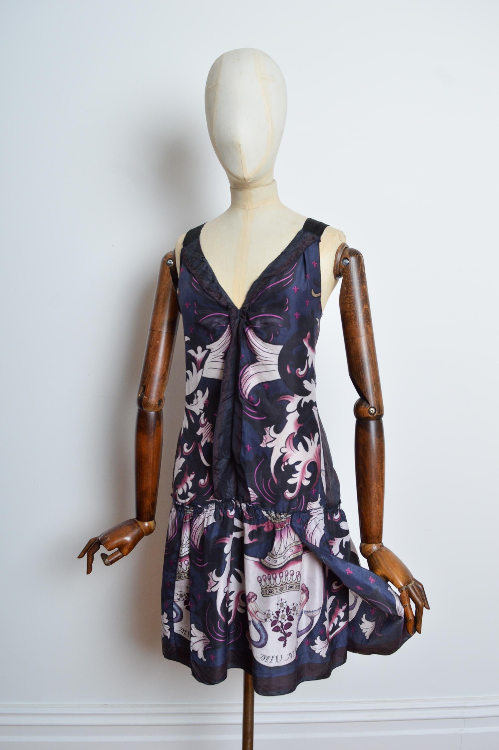 2006 MIU MIU Silk Shift Mermaid pattern 'Coat of arms' Flapper style Mini Dress In Good Condition In Sheffield, GB