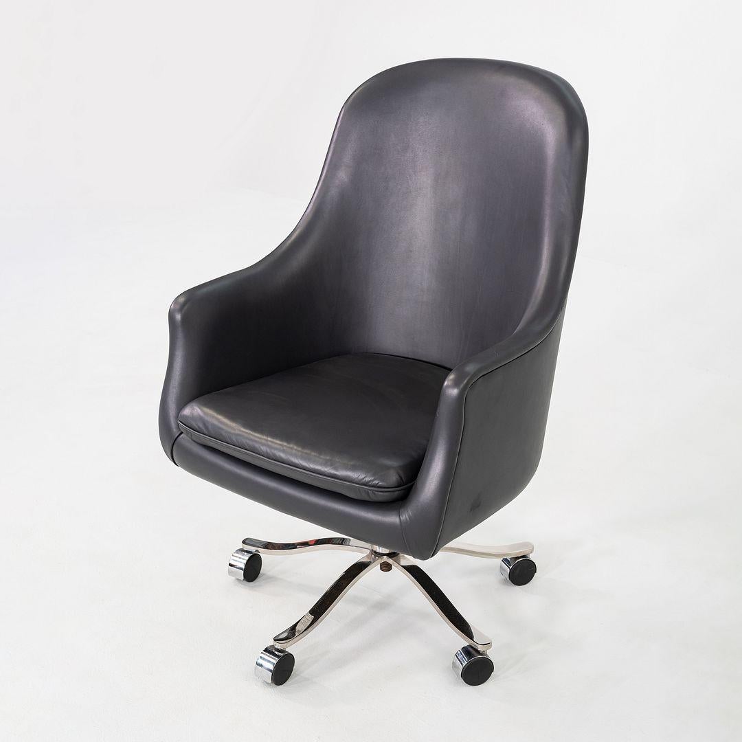 Moderne 2006 Nicos Zographos Alpha Bucket Executive Desk Chair in Grey Leather en vente