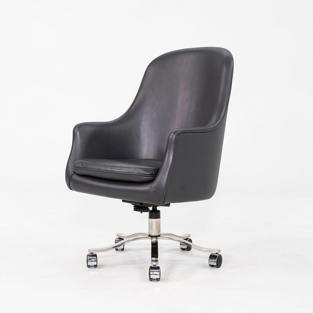 Américain 2006 Nicos Zographos Alpha Bucket Executive Desk Chair in Grey Leather en vente