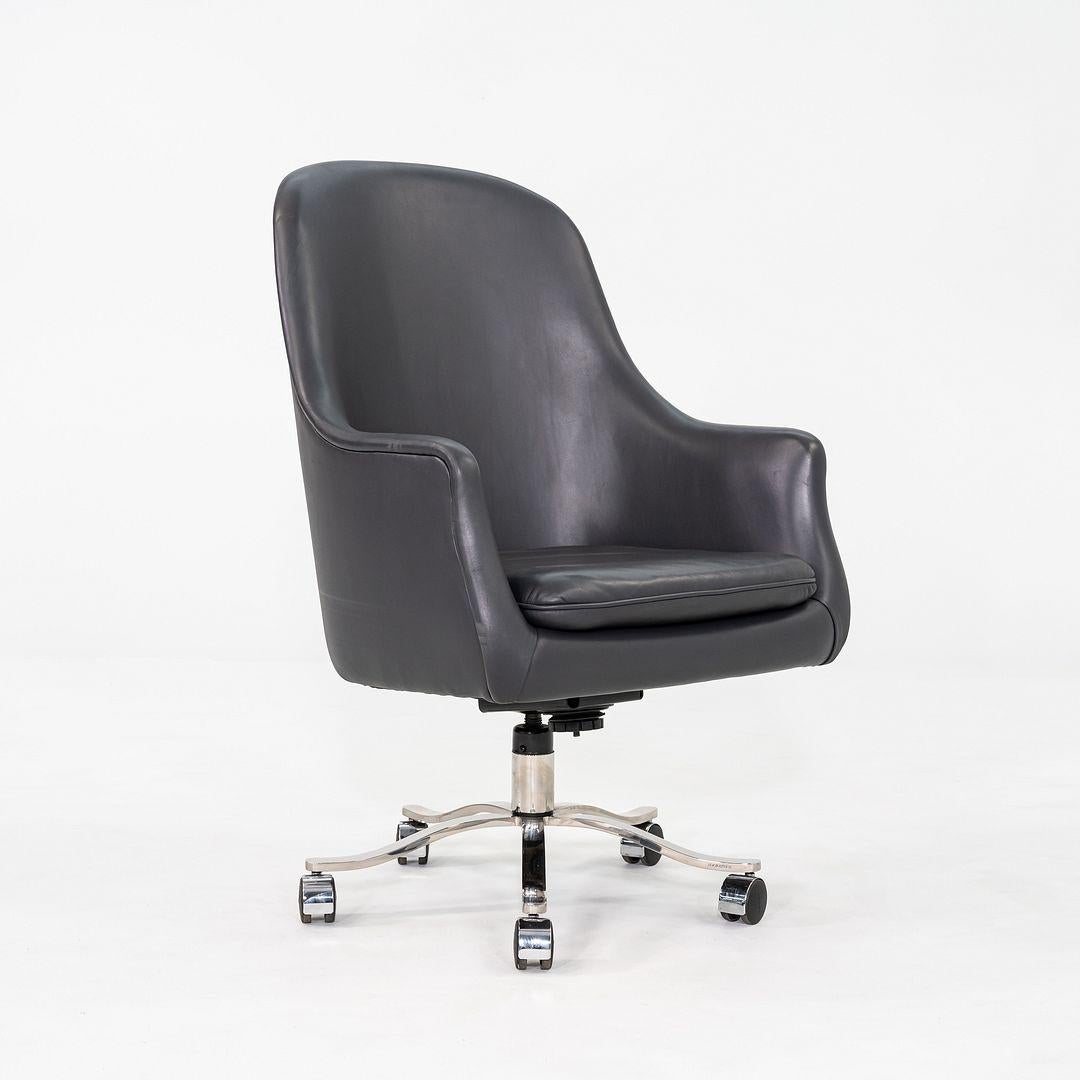 2006 Nicos Zographos Alpha Bucket Executive Desk Chair in Grey Leather en vente 1