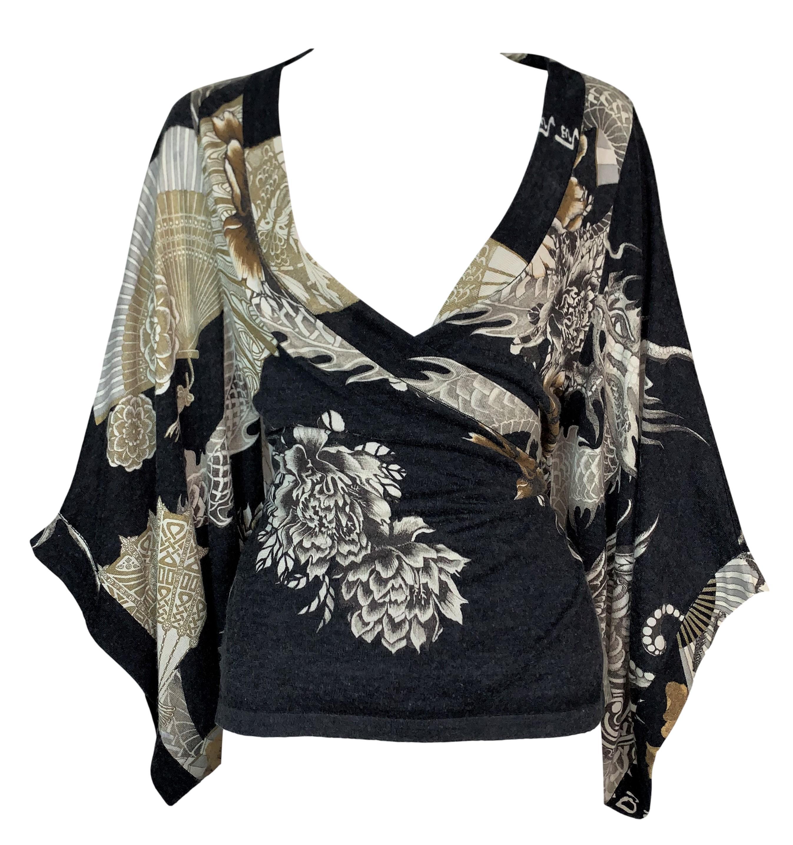 DESIGNER: 2006 Roberto Cavalli

Bitte kontaktieren Sie uns für weitere Bilder und/oder Informationen.

ZUSTAND: Gut- leichte Abnutzung aber keine Mängel

STOFF: Kaschmir & Seide

LAND: Italien

GRÖSSE: 42

MASSNAHMEN; werden nur aus Gefälligkeit zur