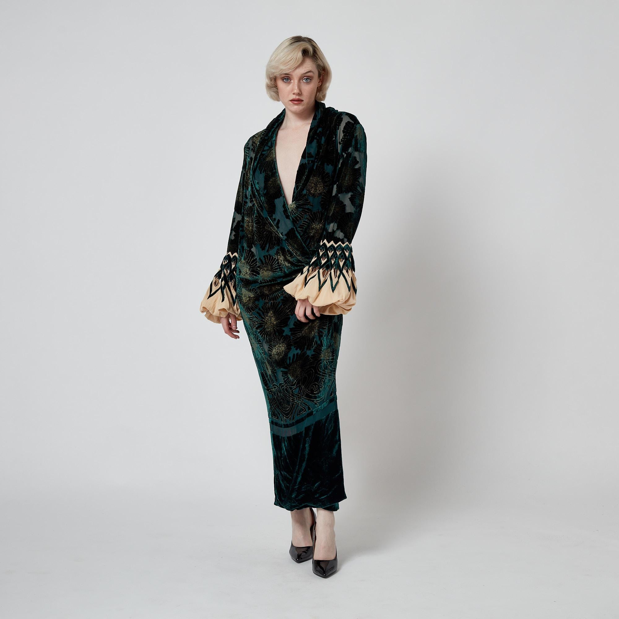 2006 Roberto Cavalli Runway Greene & Greene Greene in velluto goffrato in vendita 2