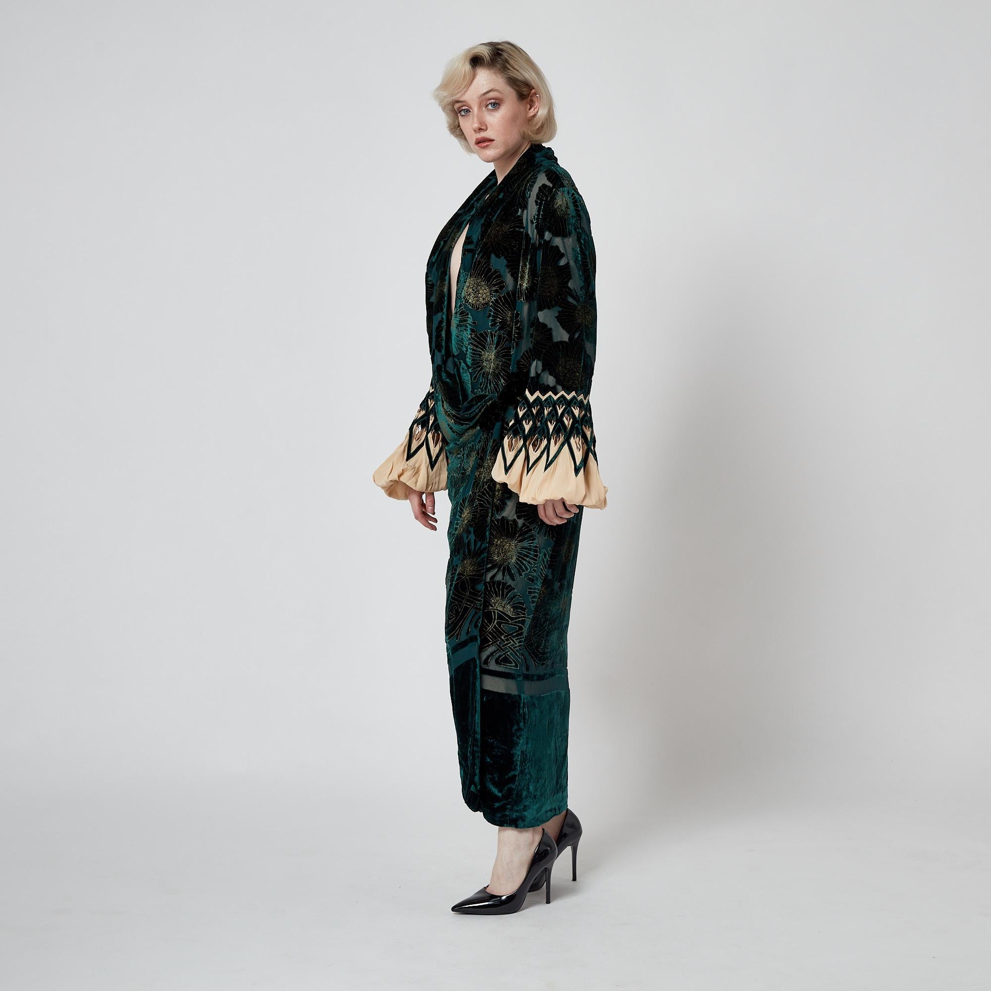 2006 Roberto Cavalli Runway Greene & Greene Greene in velluto goffrato in vendita 3