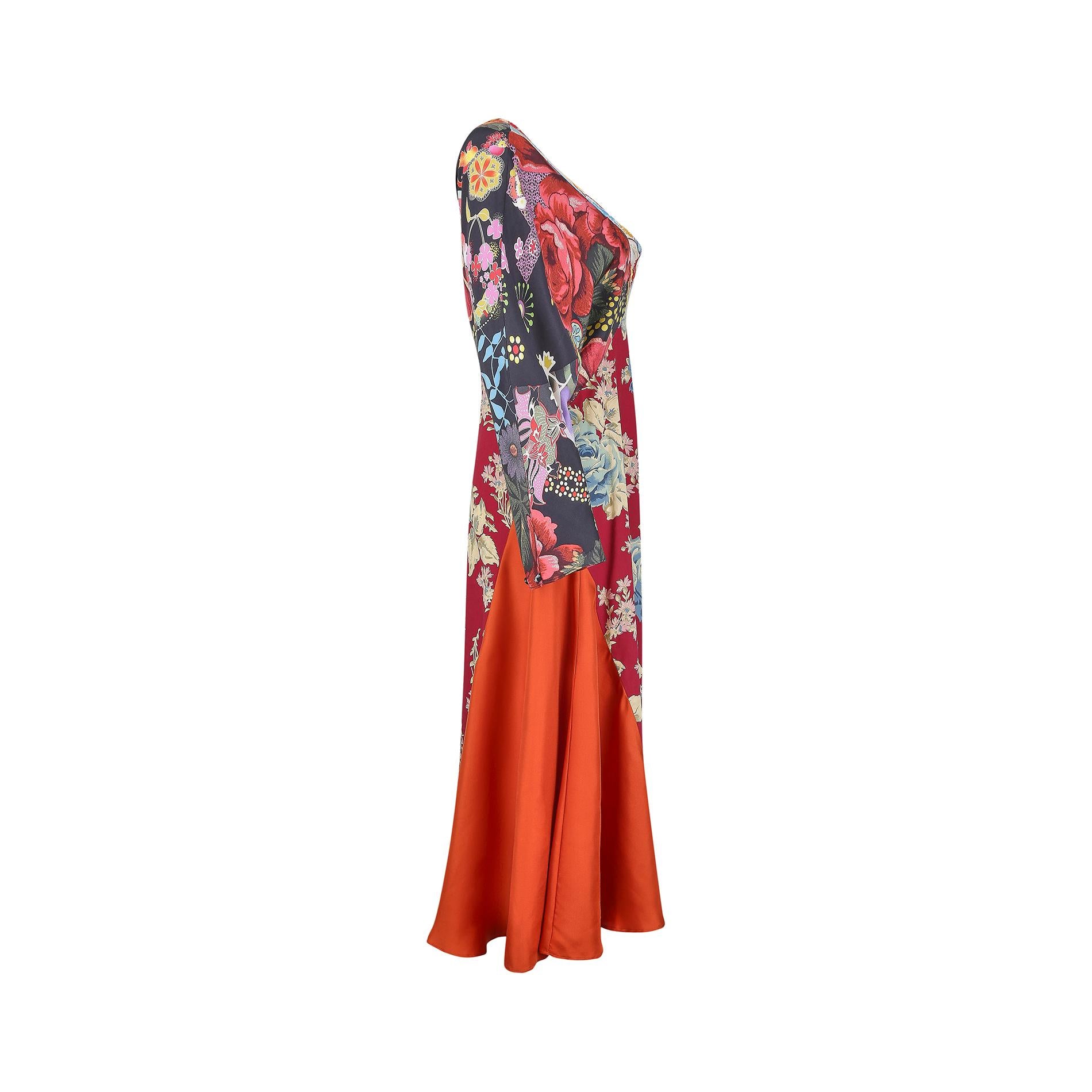 Precioso ejemplo de la gama alta de prêt-à-porter de Christian Lacroix de su colección de primavera de 2006. Una pieza de patchwork creada a partir de tejidos casi con toda seguridad diseñados por el propio Lacroix, famoso por sus diseños
