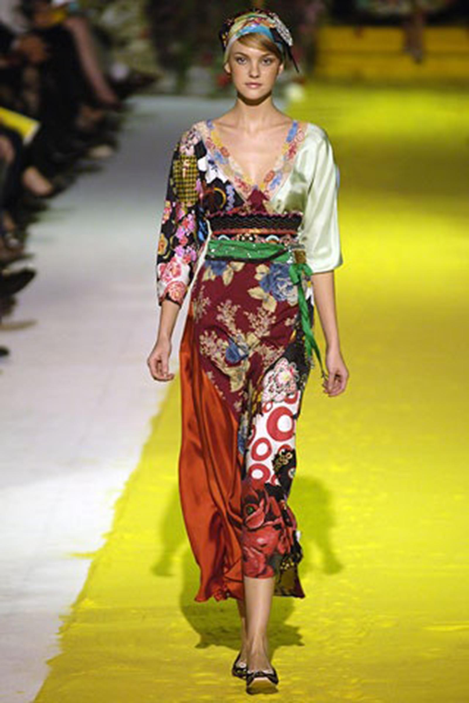 Pasarela 2006 Christian Lacroix Vestido floral de patchwork de seda en venta 3