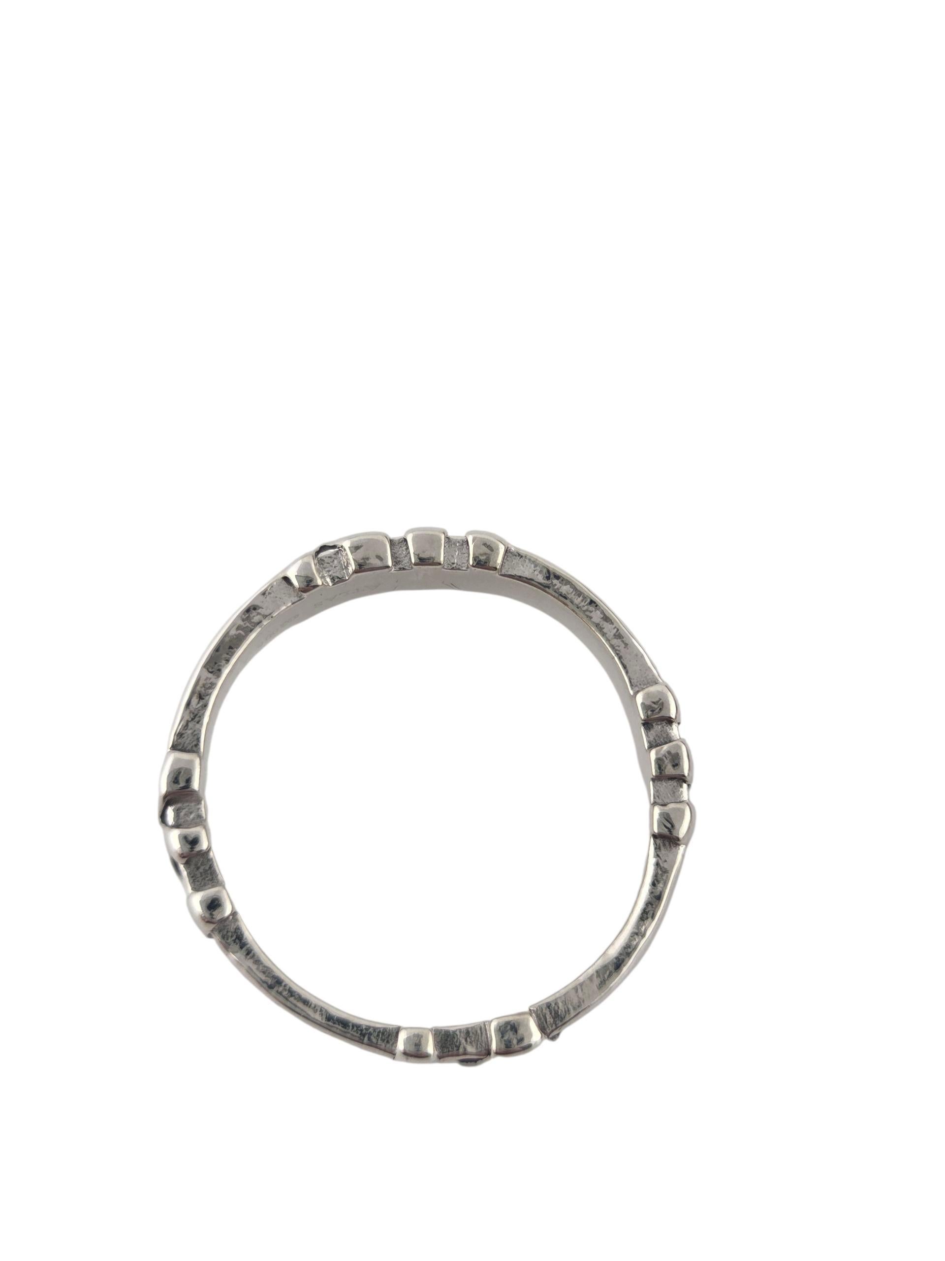 2006 Tiffany & Co. Anello Atlas in argento sterling

Iconico e raffinato, questo Tiffany & Co. del 2006. L'anello Sterling Atlas presenta il caratteristico motivo dei numeri romani, che simboleggiano la forza e il passare del tempo. Un'audace