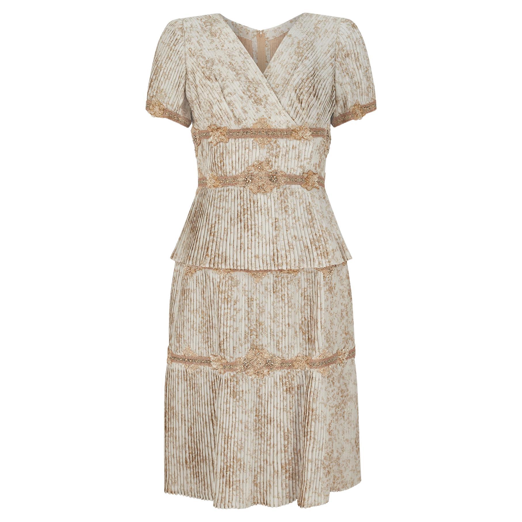 2006 Valentino Haute Couture Runway Robe plissée à fleurs et perles