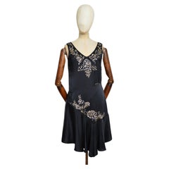 2006 Vintage John Galliano Schwarz Seide verschönert Bias Cut Flapper Abendkleid