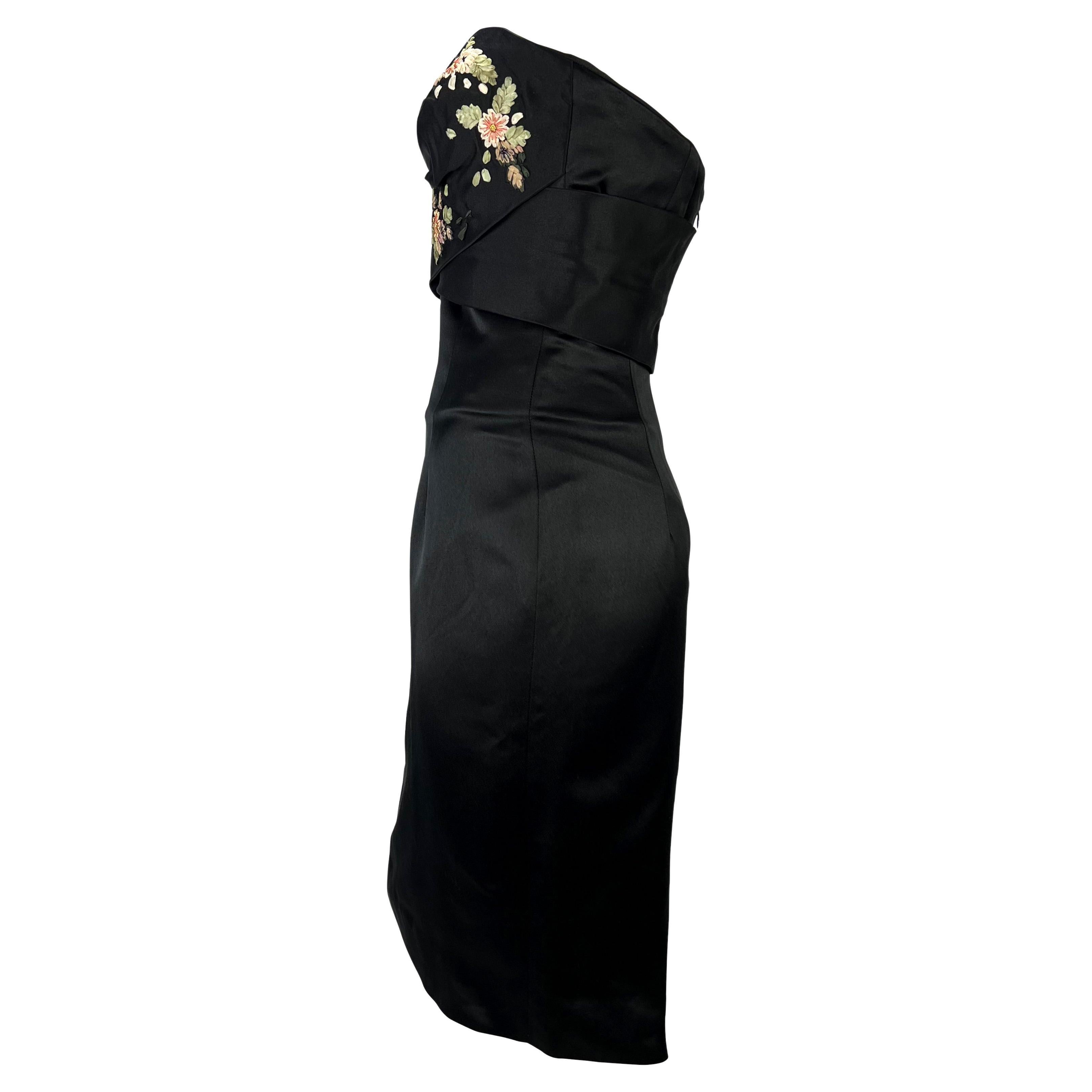2007 Alexander McQueen Schwarzes gerafftes Bustierkleid aus Satin mit Blumenbandstickerei und Boned aus Satin  Damen im Angebot