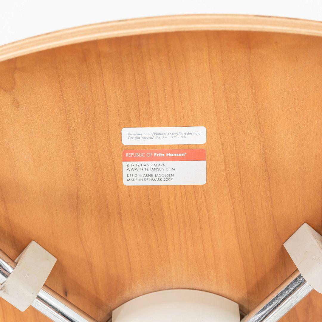 2007 Arne Jacobsen for Fritz Hansen Series 7 Counter Stools in Cherry For Sale 4