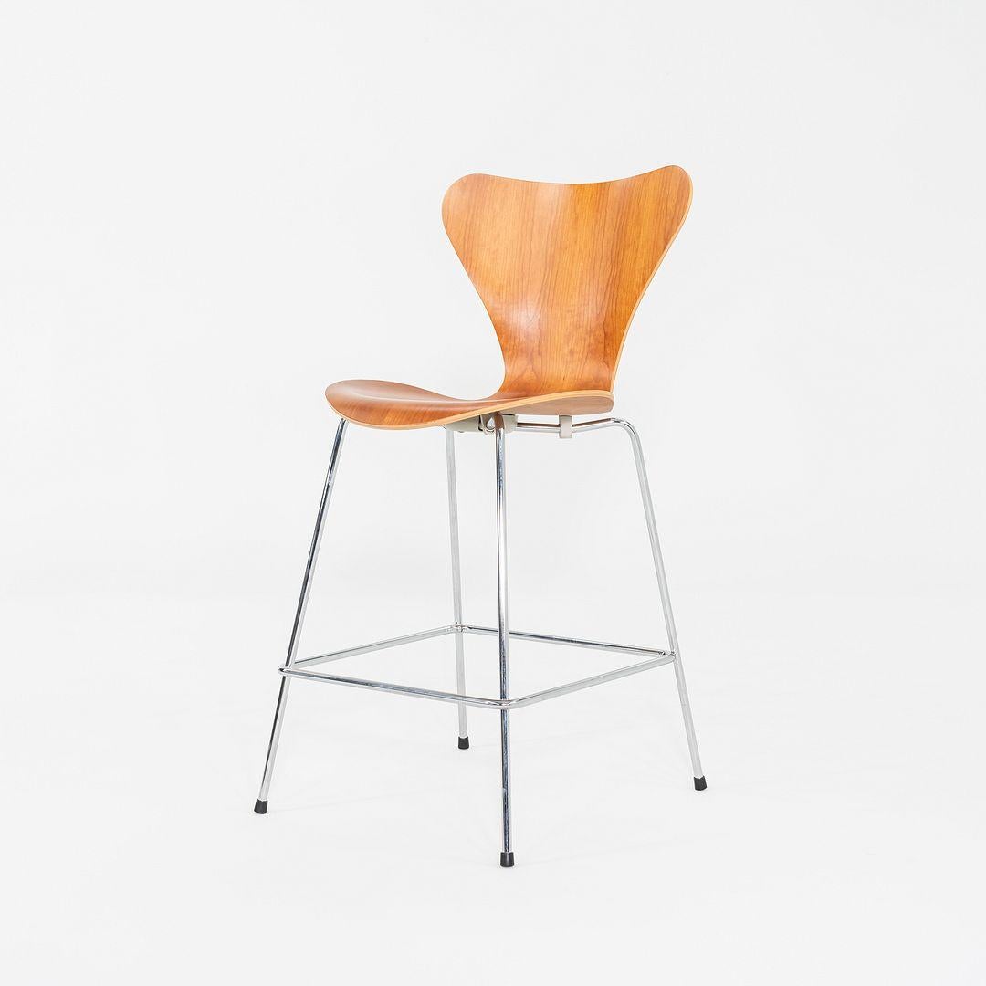Steel 2007 Arne Jacobsen for Fritz Hansen Series 7 Counter Stools in Cherry For Sale