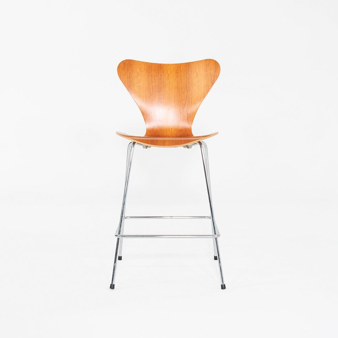 2007 Arne Jacobsen for Fritz Hansen Series 7 Counter Stools in Cherry For Sale 2