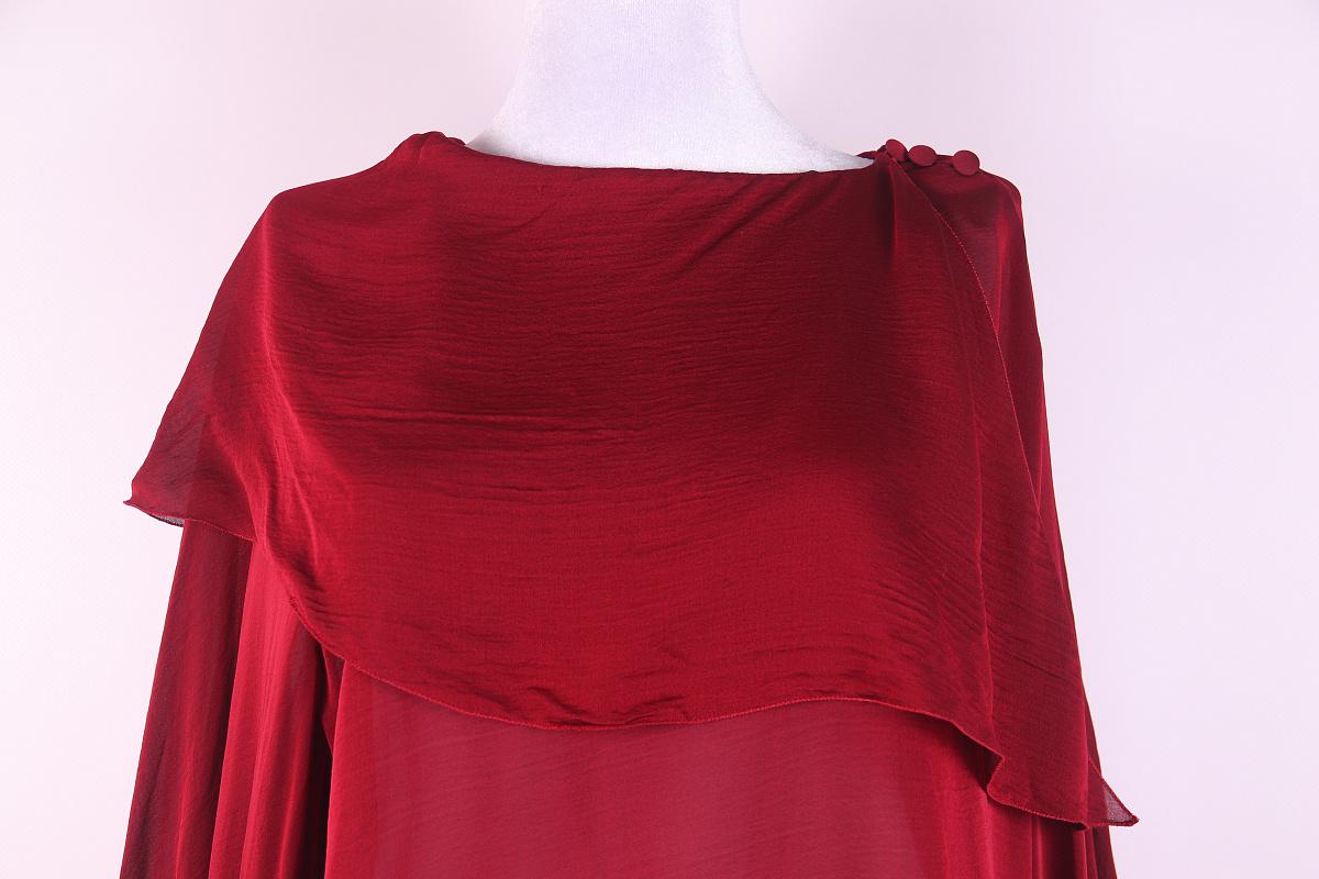 2007 Chanel 07A Silk Shirt
size 44
France
mannequin 84.5 cm x 62 cm x 91 cm mannequin 33.35 in x 24.49 in x 35.79 in

Sleeve (from neck): 82 cm / 32.28 in
Sleeve (from armpit): 53 cm / 20.87 in
Armpit: 58 cm / 22.83 in
Length: 63 cm / 24.80