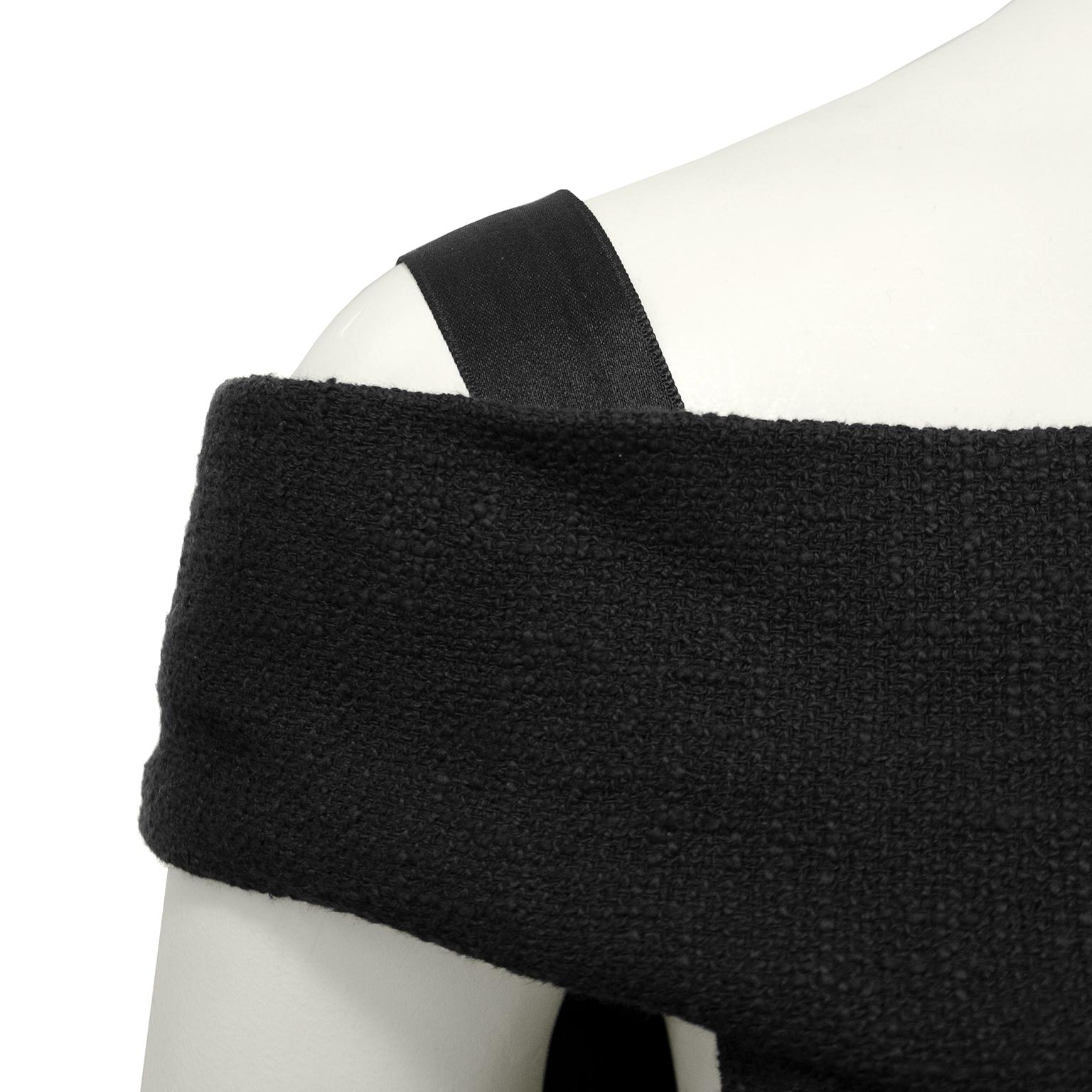 2007 Chanel Bouclé schulterfreies LBD im Angebot 3