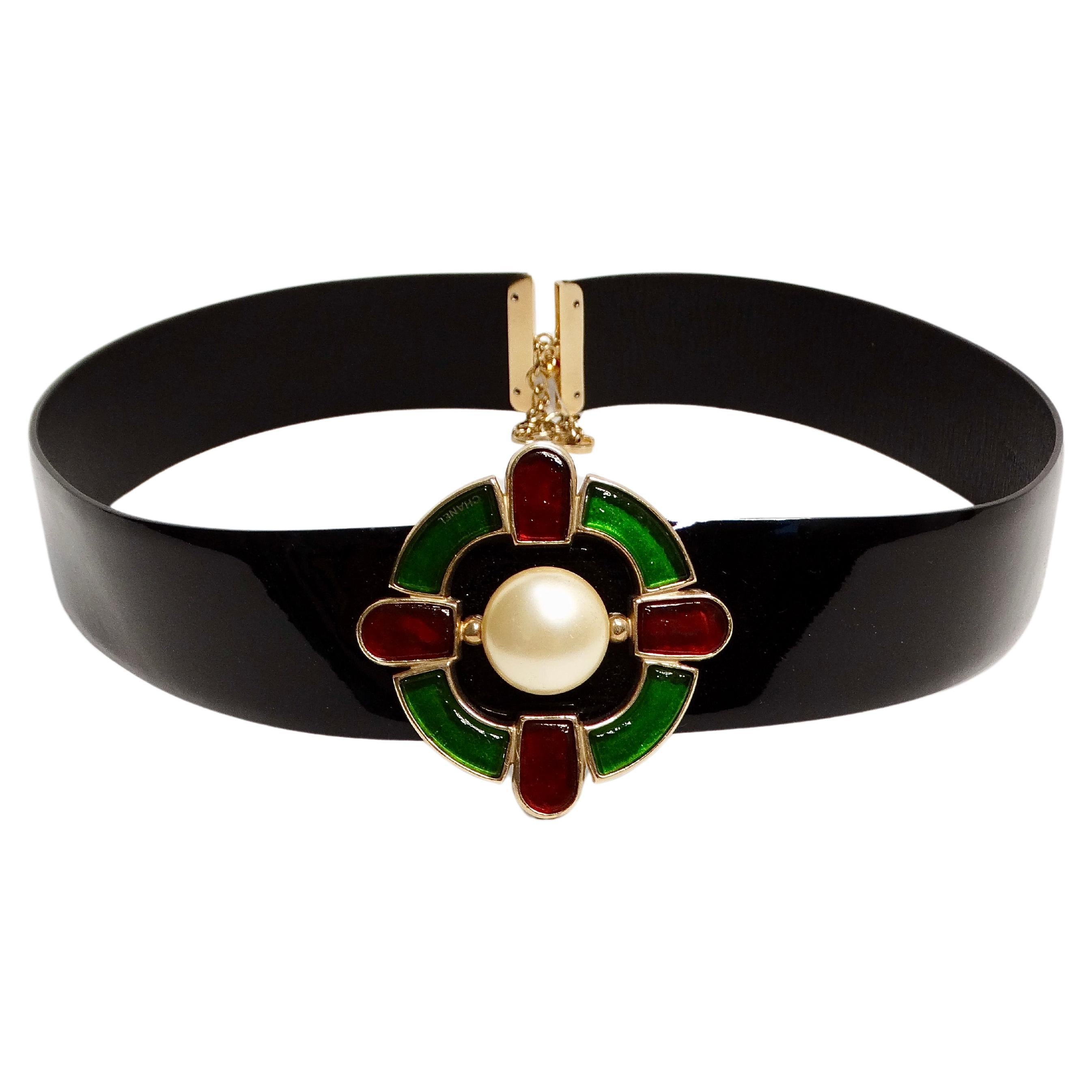 2007 Chanel Gripoix Medallion Patent Leather Belt with Pearl For Sale