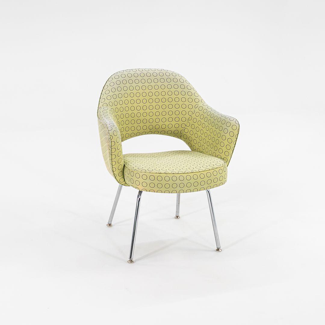 Se trata de las sillas ejecutivas Saarinen, modelo 71 APC, diseñadas originalmente por Eero Saarinen para Knoll en 1950. Estos ejemplos concretos datan de 2007. El precio indicado incluye una silla, y tenemos varias sillas disponibles para comprar.