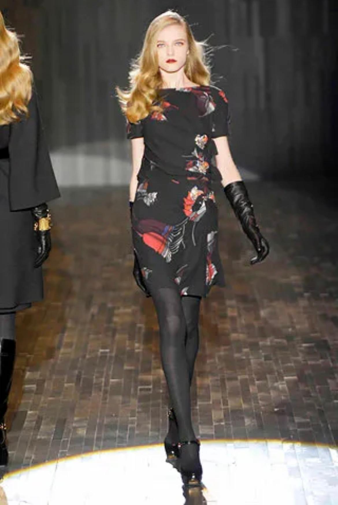 Women's 2007 Gucci Runway Art Deco Print Dress with Crystal Appliqué For Sale