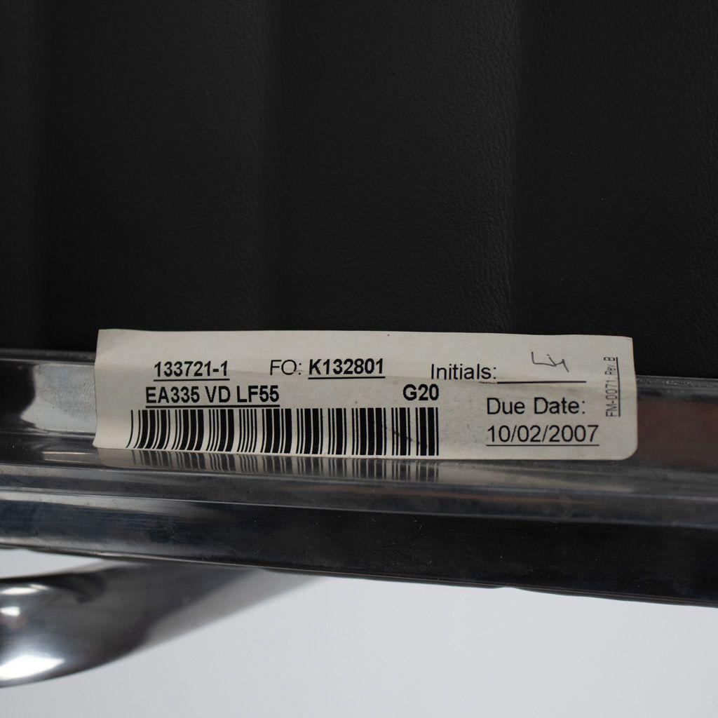 2007 Chaise de bureau de gestion du groupe en aluminium Eames d'Herman Miller en cuir gris. en vente 4
