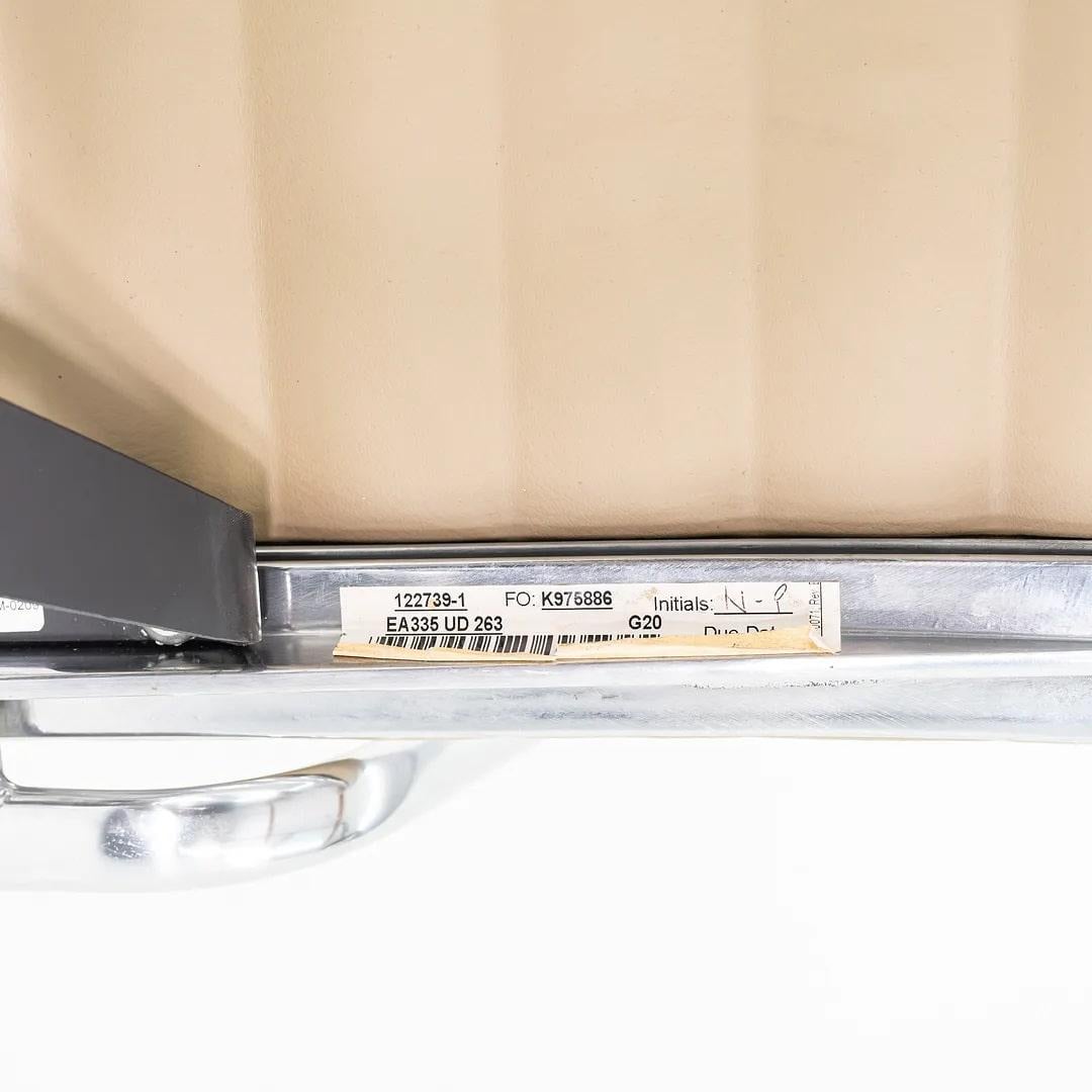2007 Herman Miller Eames Aluminum Group Management-Schreibtischstühle aus beigem Leder im Angebot 5