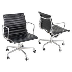 2007 Herman Miller Grupo Eames de aluminio Sillas de escritorio de dirección en cuero negro