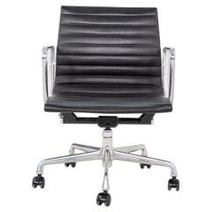 2007 Herman Miller Eames Aluminium Group Management-Schreibtischstühle aus schwarzem Leder