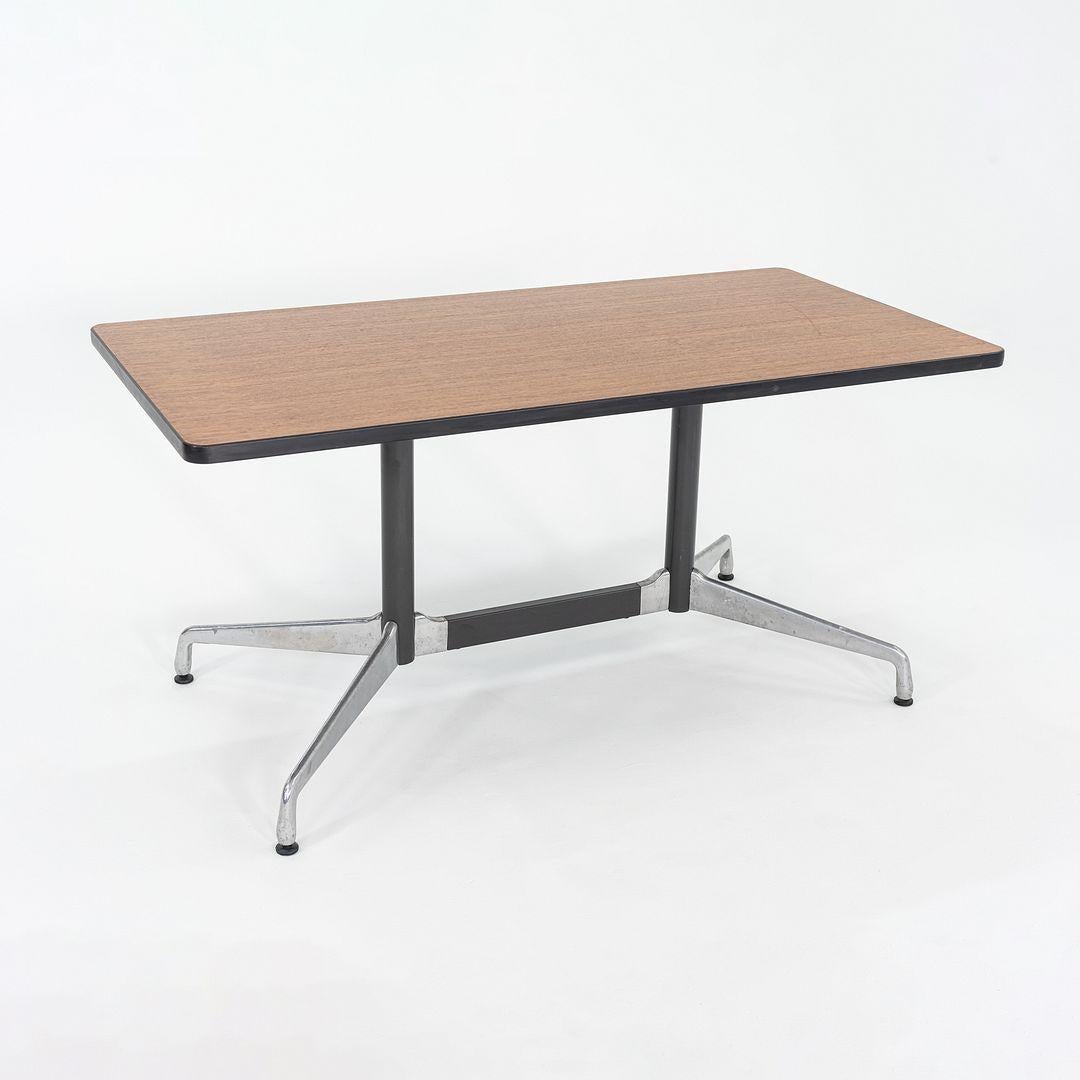 2007 Herman Miller Mesa de comedor segmentada Eames / Mesa de conferencias en roble oscuro Moderno en venta