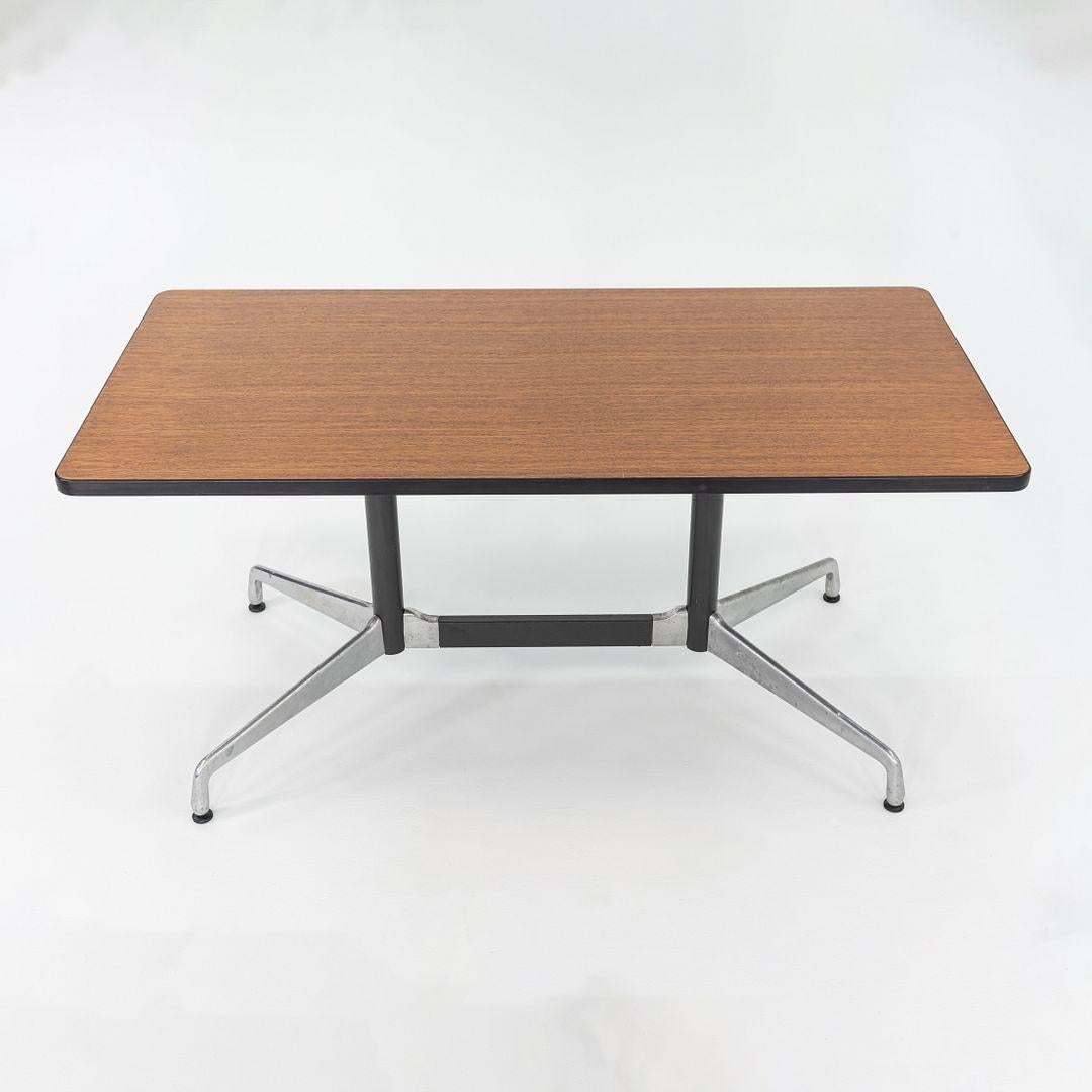 2007 Herman Miller Mesa de comedor segmentada Eames / Mesa de conferencias en roble oscuro Siglo XXI y contemporáneo en venta