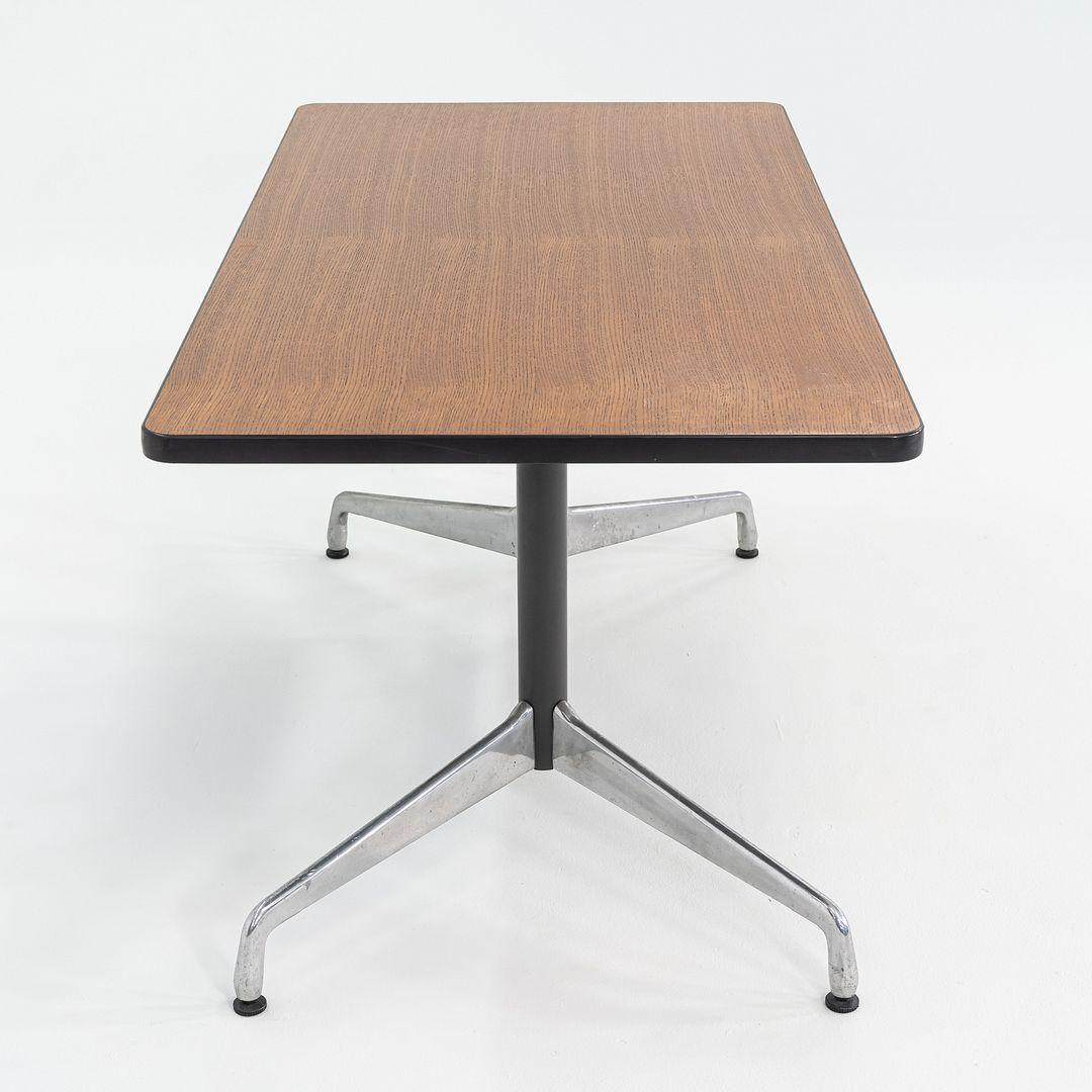 2007 Herman Miller Mesa de comedor segmentada Eames / Mesa de conferencias en roble oscuro en venta 1
