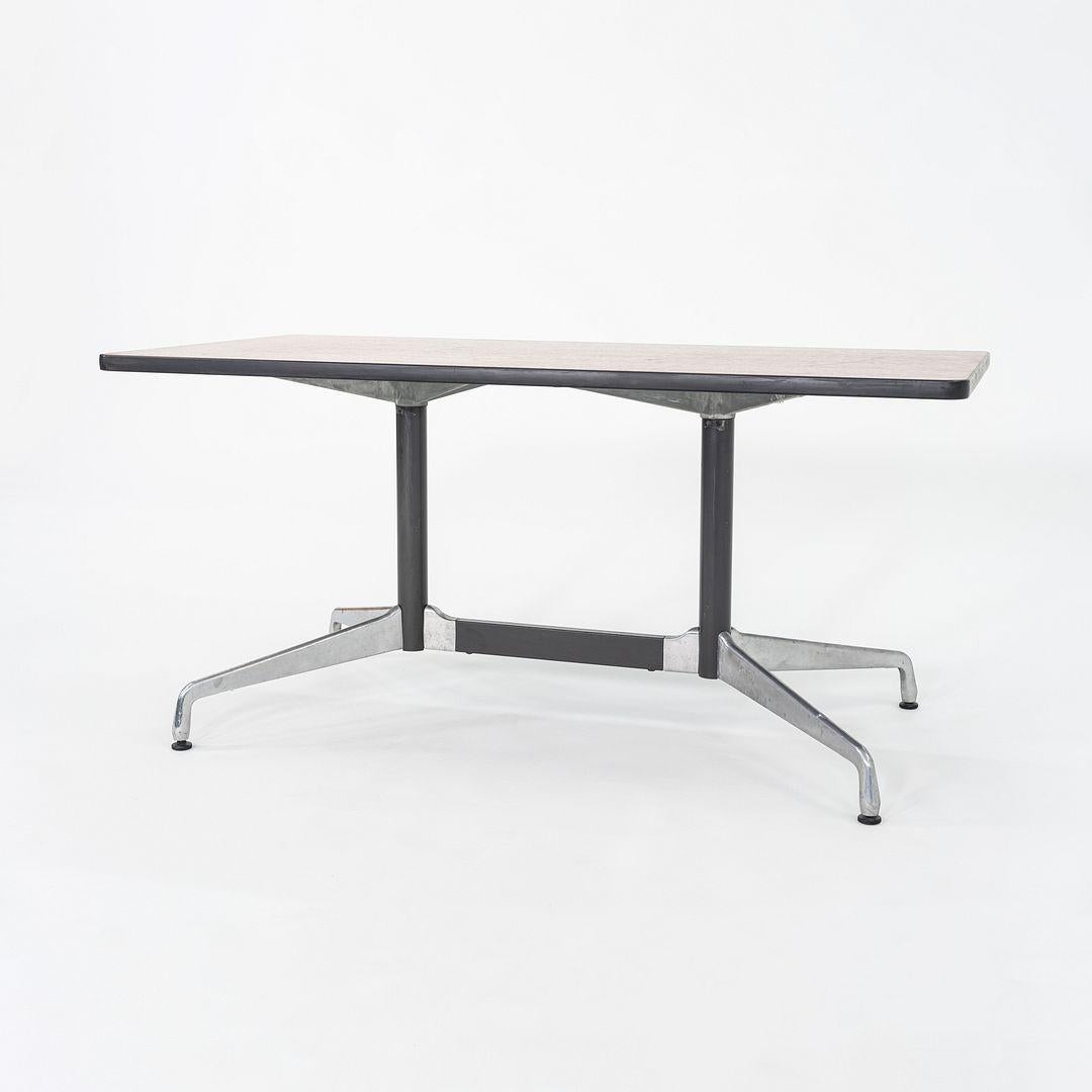 2007 Herman Miller Mesa de comedor segmentada Eames / Mesa de conferencias en roble oscuro en venta 2
