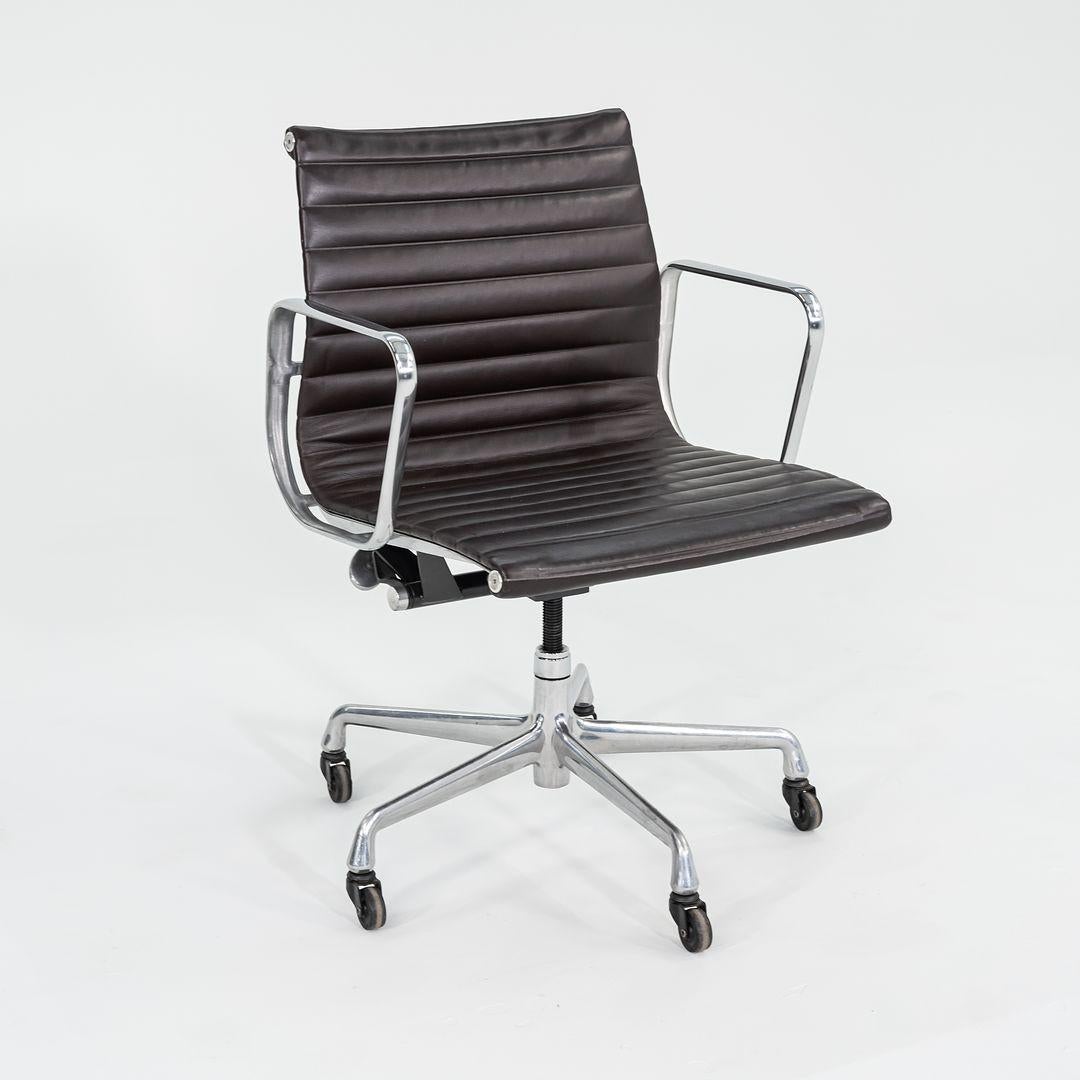 2007 Herman Milles Eames Aluminum Group Management Desk Chair in Brown Leather In Good Condition For Sale In Philadelphia, PA