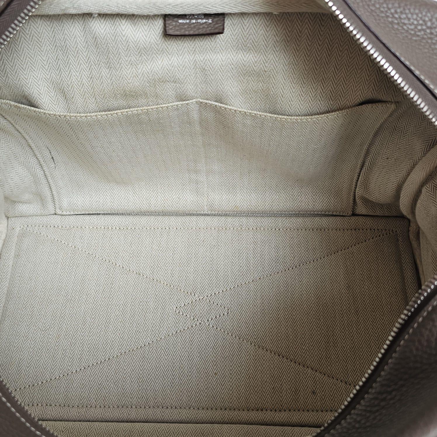 Hermes Victoria 35 in etoupe clemence with palladium hardware. Overall still in good condition, with minor rubbing on the corners and press marks. Comes with its tools, dust bag and leather tag. Stamp Square K (2007).