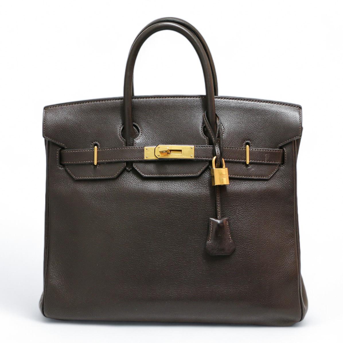 Amazing vintage Haut à courroies HAC 32 HERMES in brown leather
Condition: very good
Made in France
Model: HAC (Haut à Courroies)
Material : evergrain calf leather
Interior: leather
Colour: brown
Dimensions: 32 x 25 x 16 cm
Letter: K in a