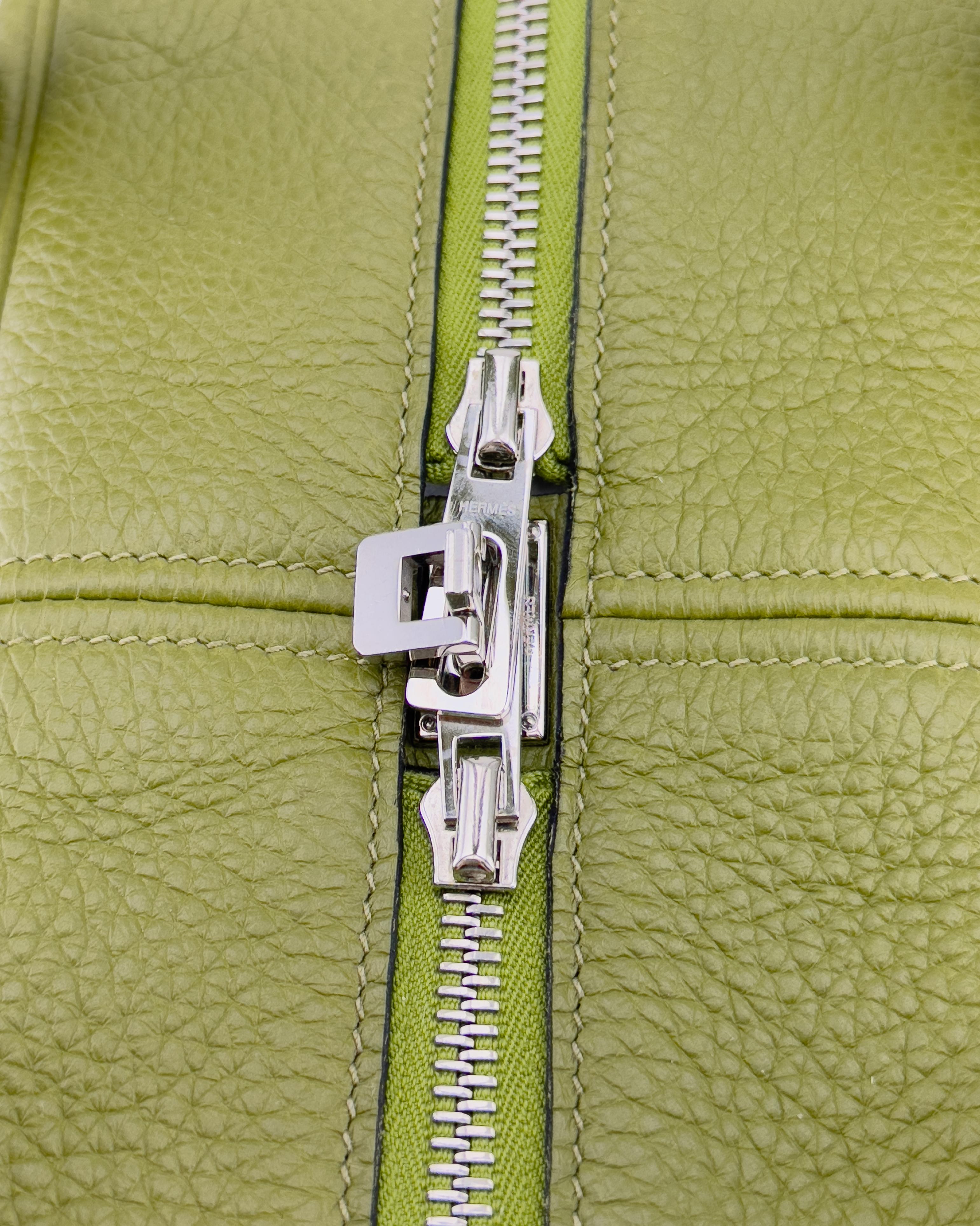 2007 Hermes Taurillon Clemence Victoria II 35cm in Vert Anis in vendita 1