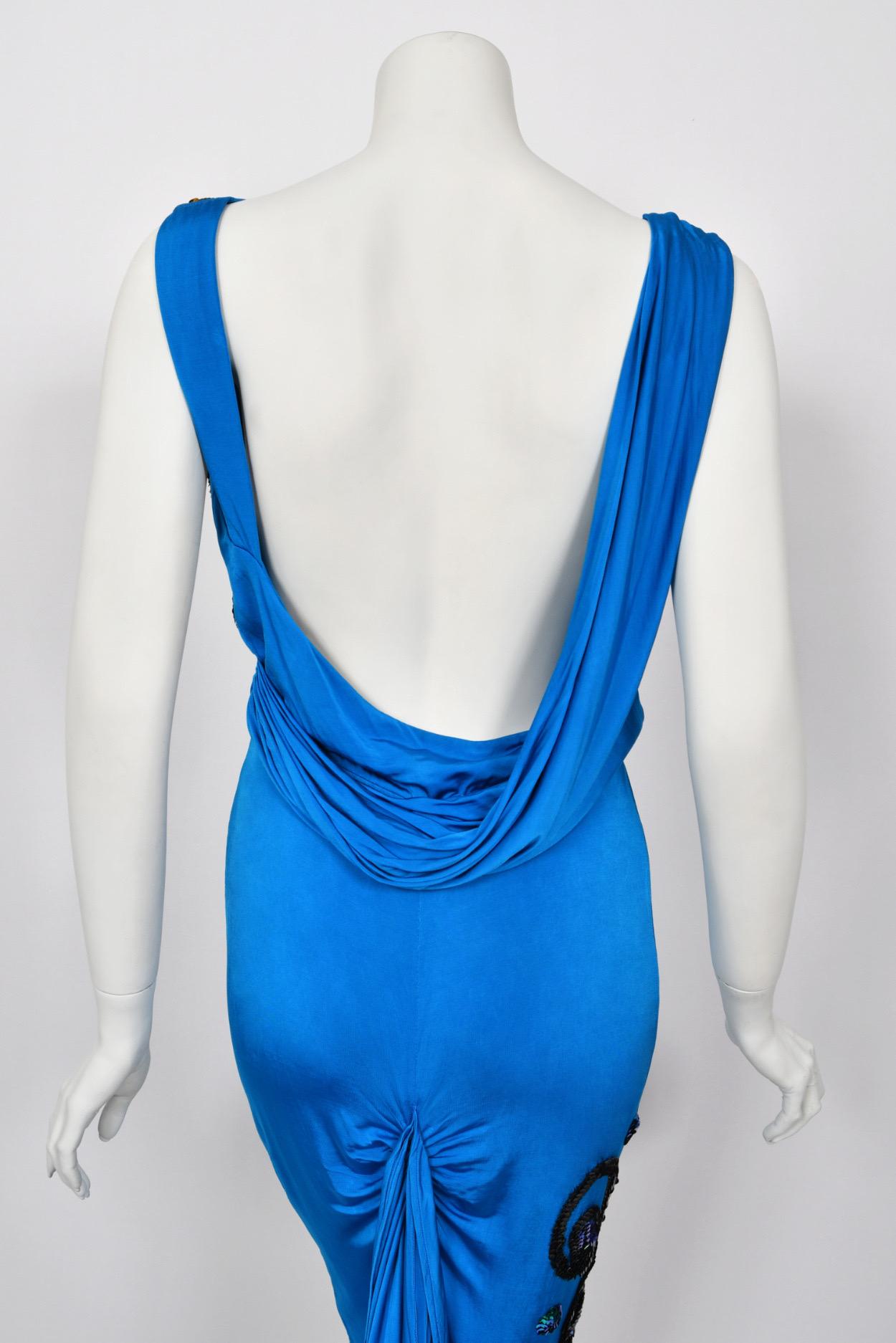 John Galliano - Robe sablier sans dos drapée en viscose bleu océan à sequins, 2007 9