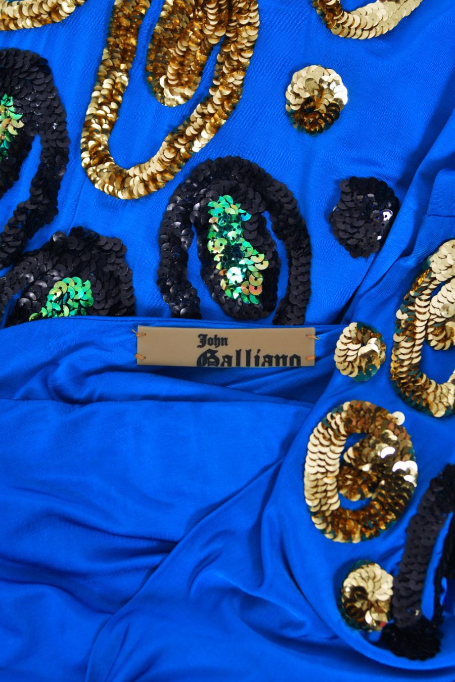 John Galliano - Robe sablier sans dos drapée en viscose bleu océan à sequins, 2007 12