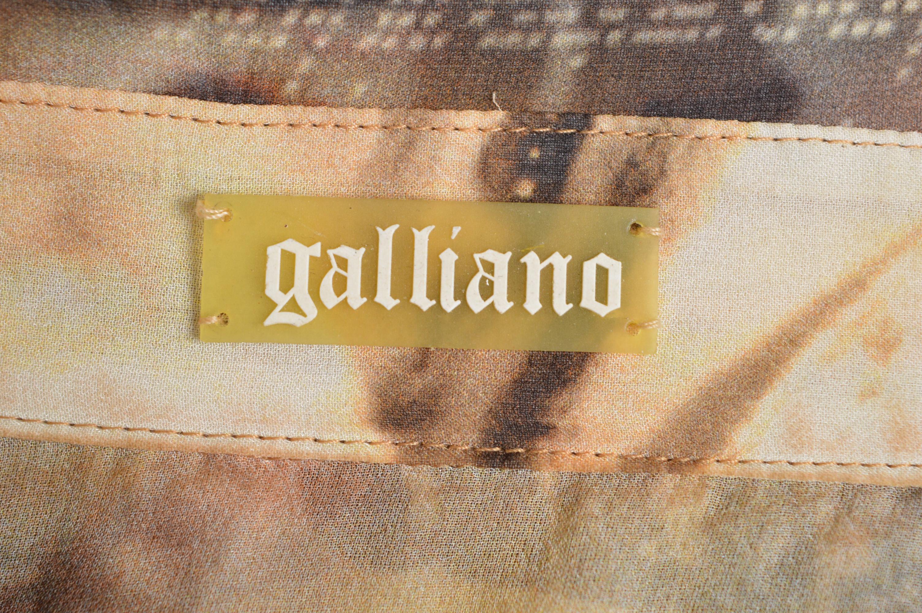 2007 John Galliano Camicia con stampa gazzetta in seta - Camicetta in vendita 7