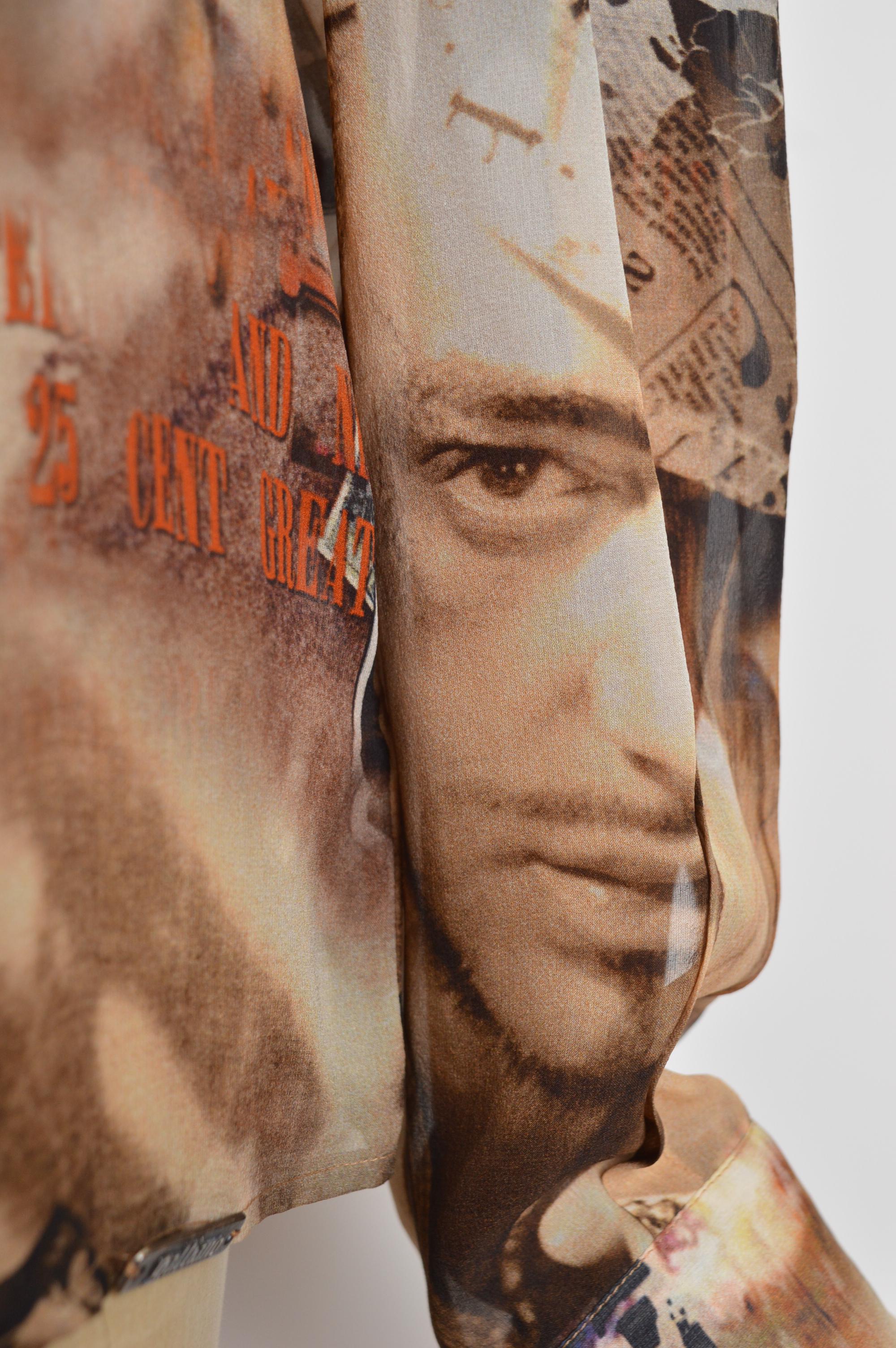Marrone 2007 John Galliano Camicia con stampa gazzetta in seta - Camicetta in vendita