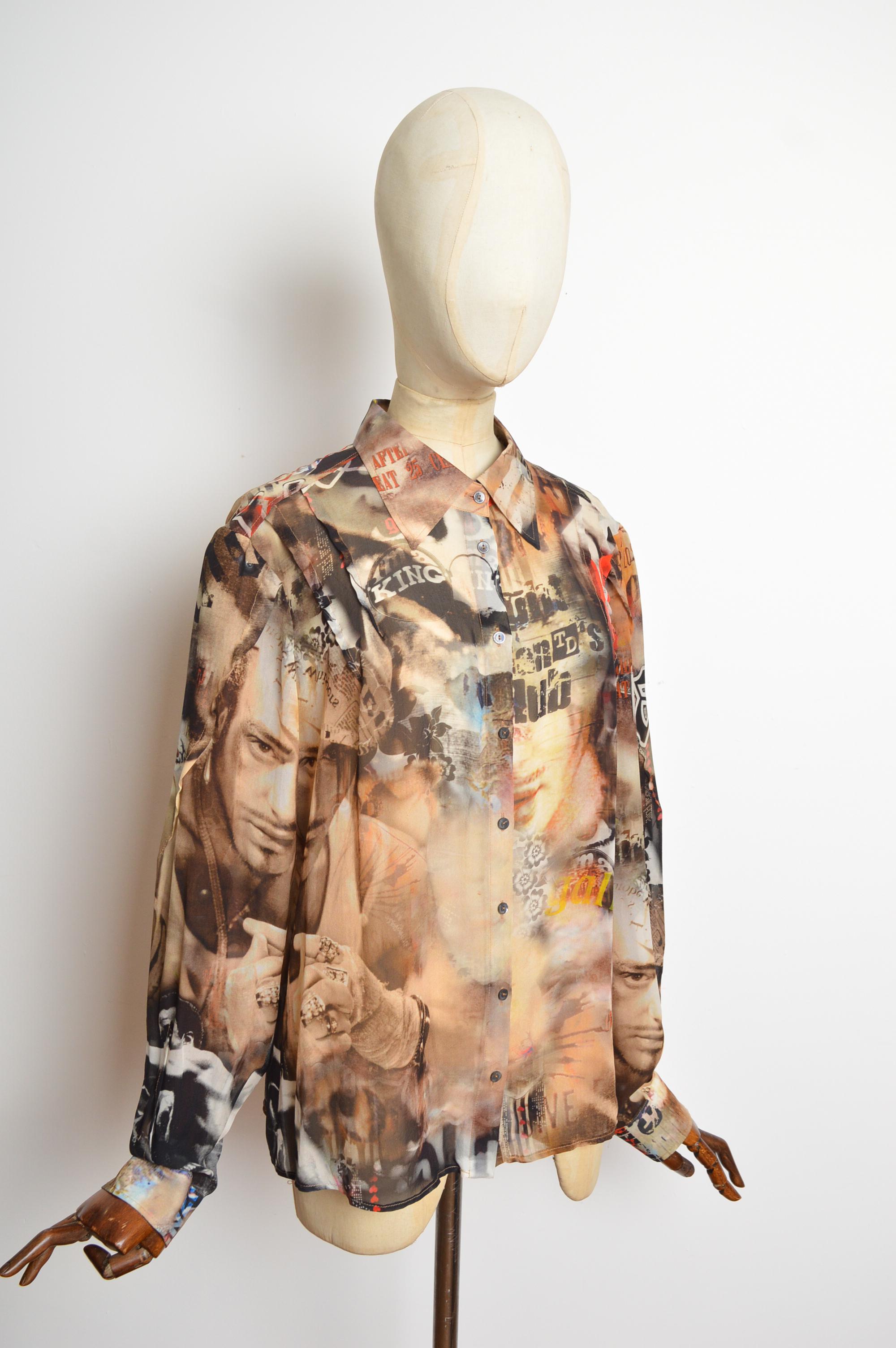 2007 John Galliano Camicia con stampa gazzetta in seta - Camicetta in vendita 2